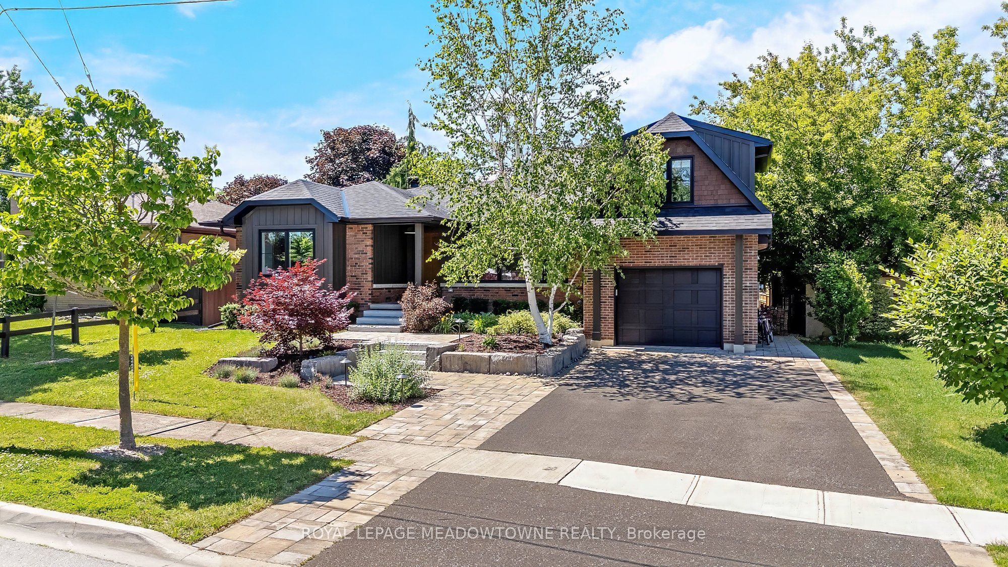23 Mackenzie Drive, Halton Hills, ON L7G 4C1