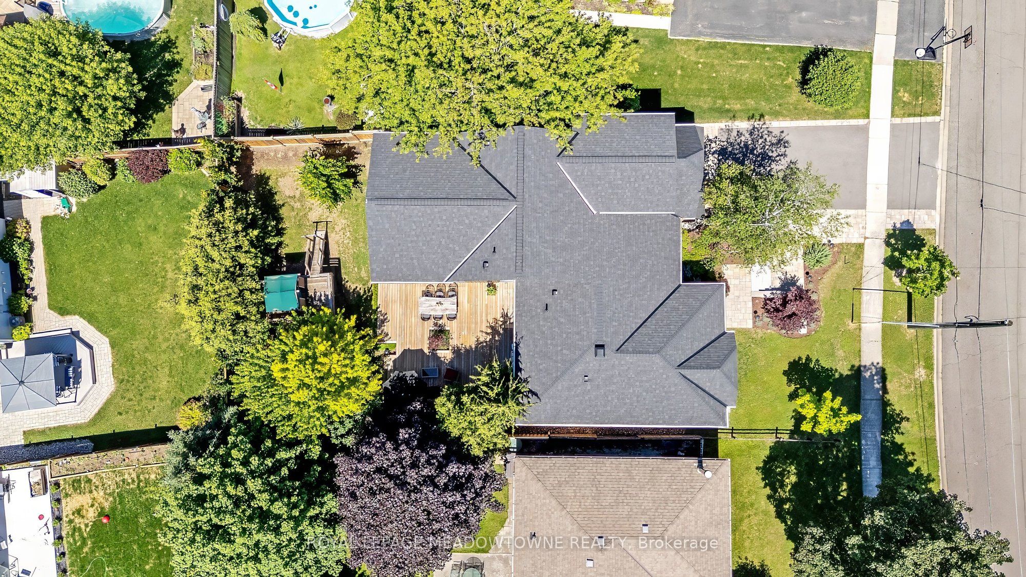 23 Mackenzie Drive, Halton Hills, ON L7G 4C1 photo 2