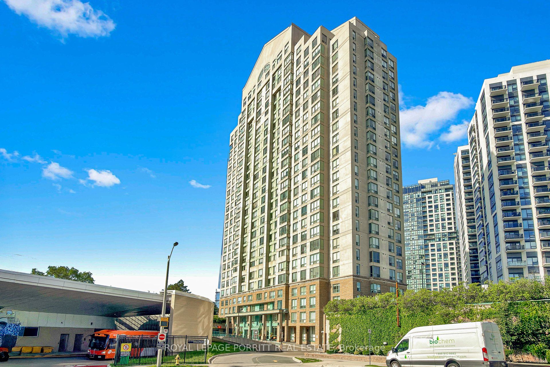 101 Subway Crescent 414, Toronto, ON M9B 6K4