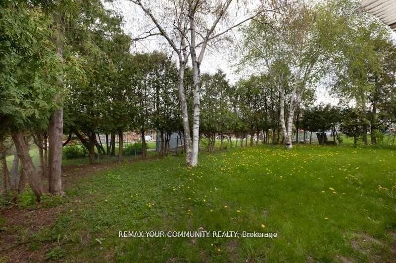 8 Stanwood Crescent, Toronto, ON M9M 1Z9