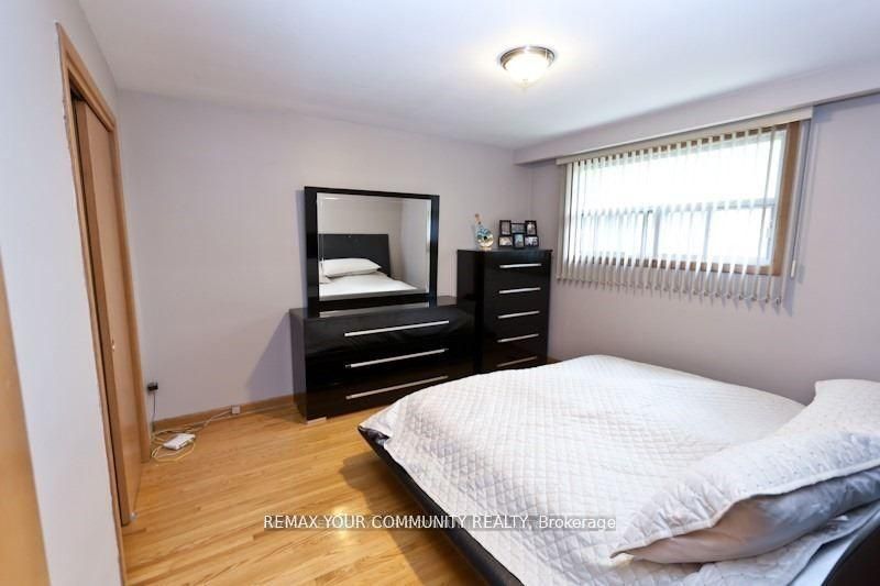8 Stanwood Crescent, Toronto, ON M9M 1Z9 photo 3