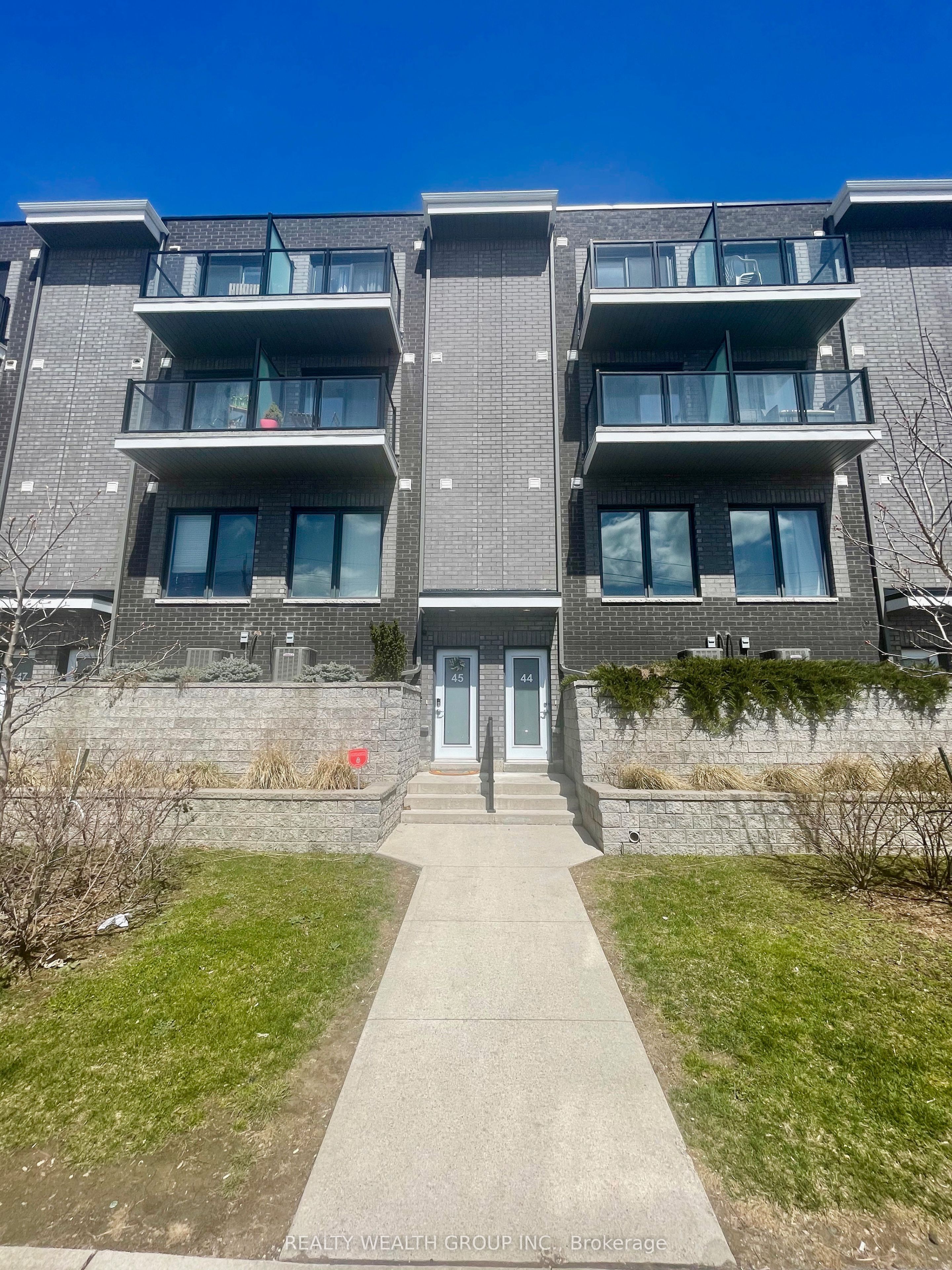 2059 Weston Road 44, Toronto, ON M9N 1X7