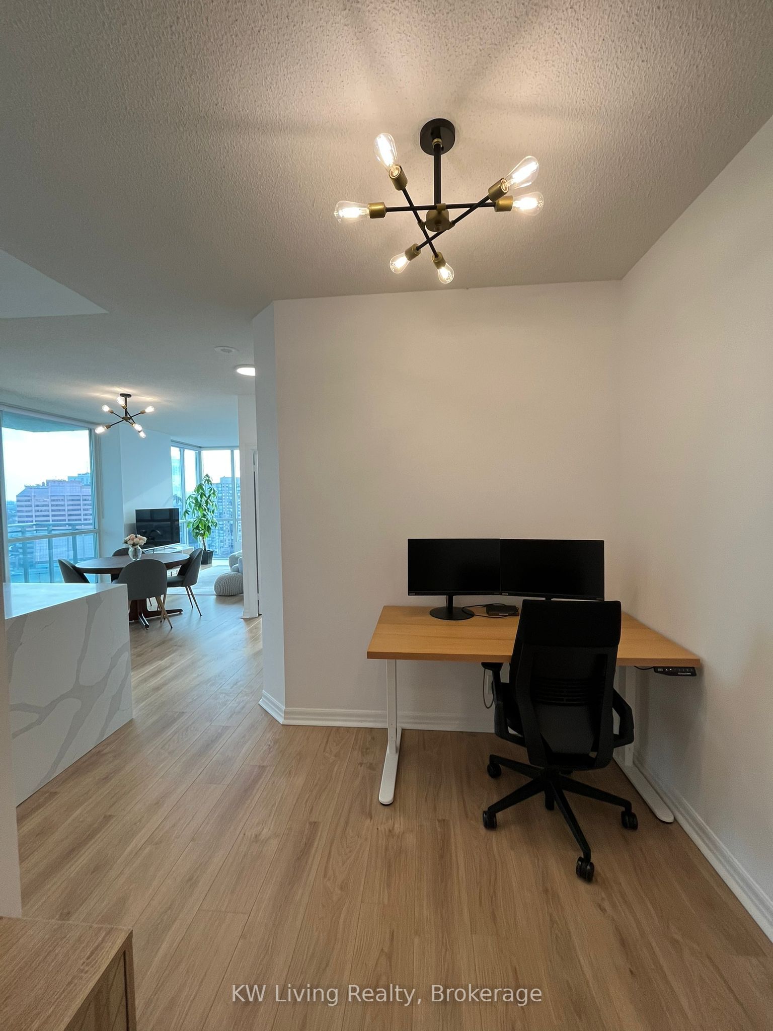 220 Burnhamthorpe Road W 1502, Mississauga, ON L5B 4N4 photo 2