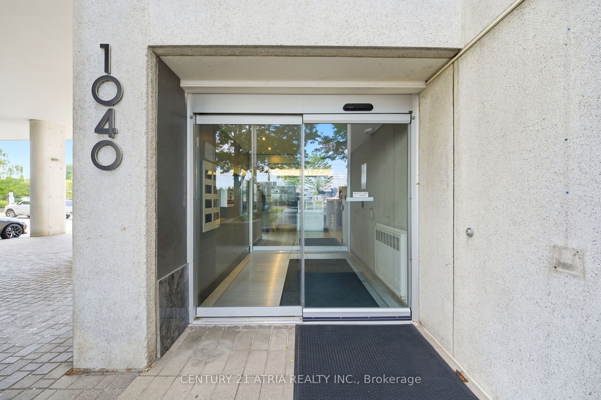 1040 The Queensway Avenue N 502, Toronto, ON M8Z 0A7 photo 3