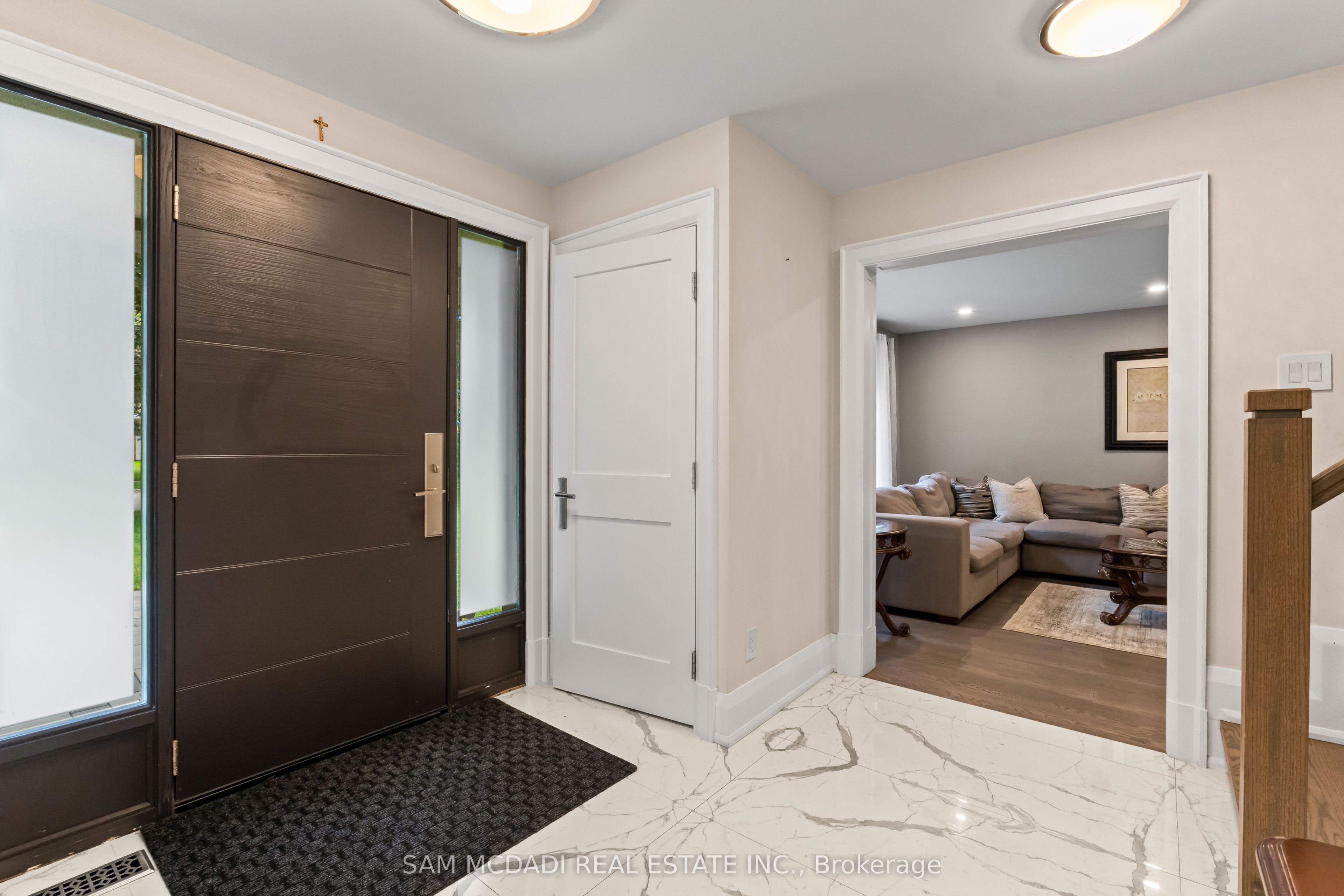 1481 Bunsden Avenue, Mississauga, ON L5H 2B5 photo 5