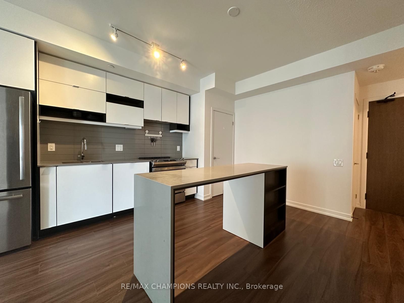 4065 Confederation Parkway 1402, Mississauga, ON L5B 0L4 photo 5