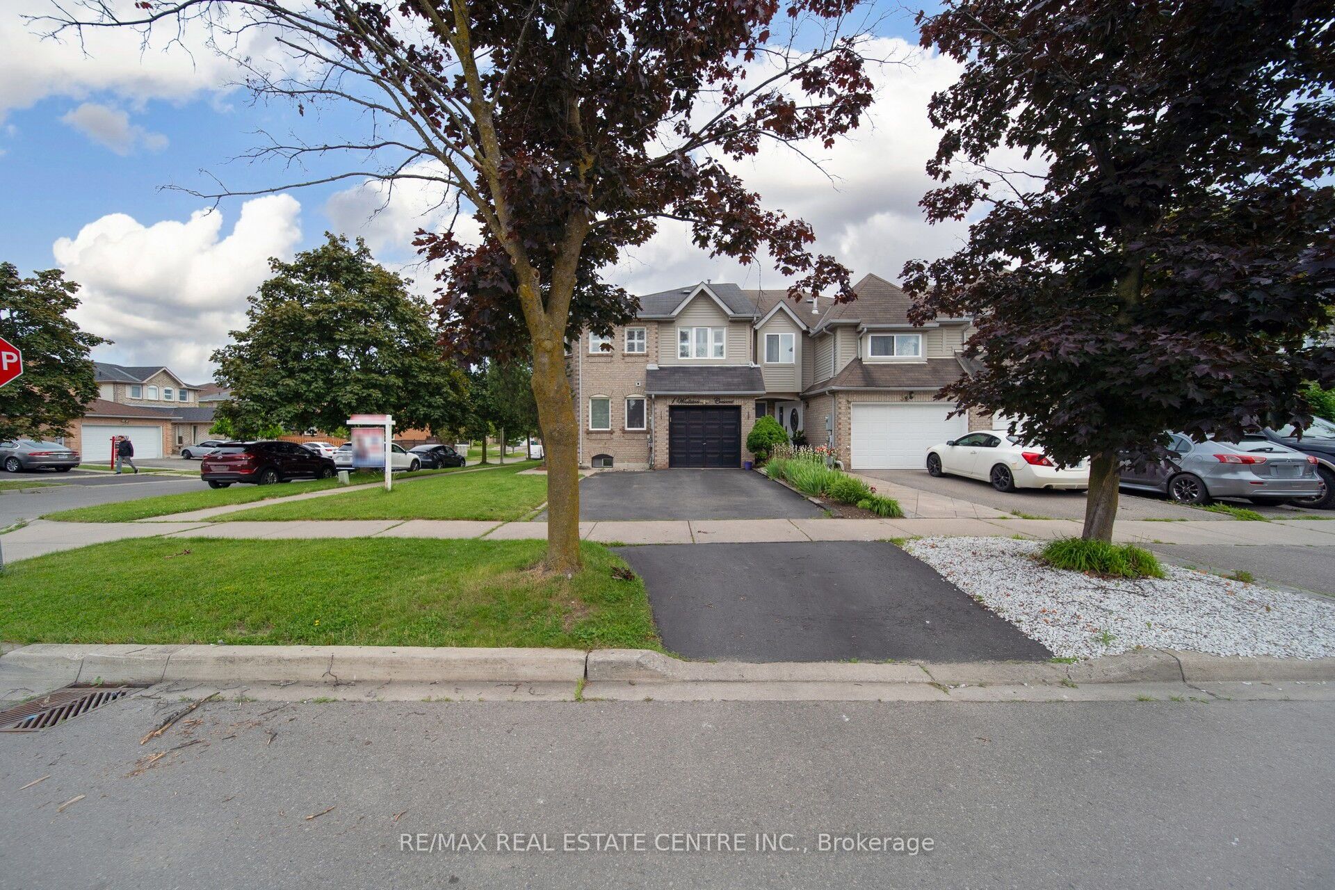 1 Wooliston Crescent, Brampton, ON L6Y 4J3 photo 3