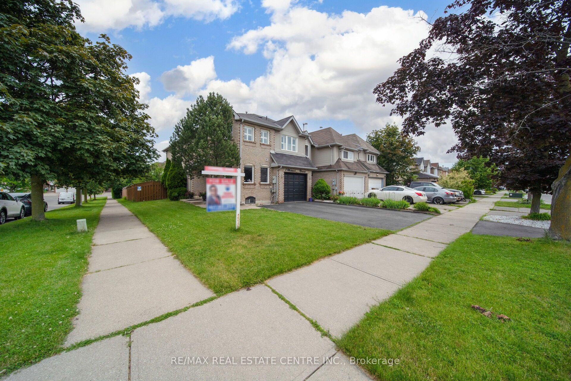 1 Wooliston Crescent, Brampton, ON L6Y 4J3 photo 4