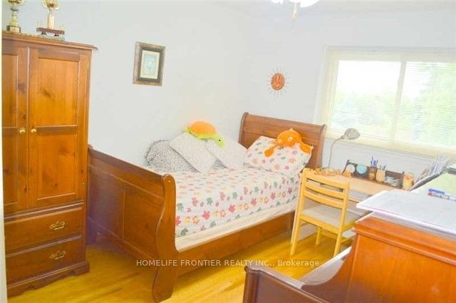 3538 Bannerhill Avenue, Mississauga, ON L4X 1V1 photo 3