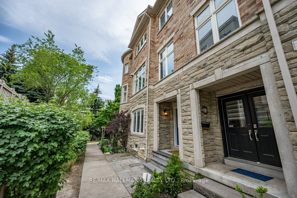 3 Chimes Lane, Toronto, ON M8Y 4H8 photo 2