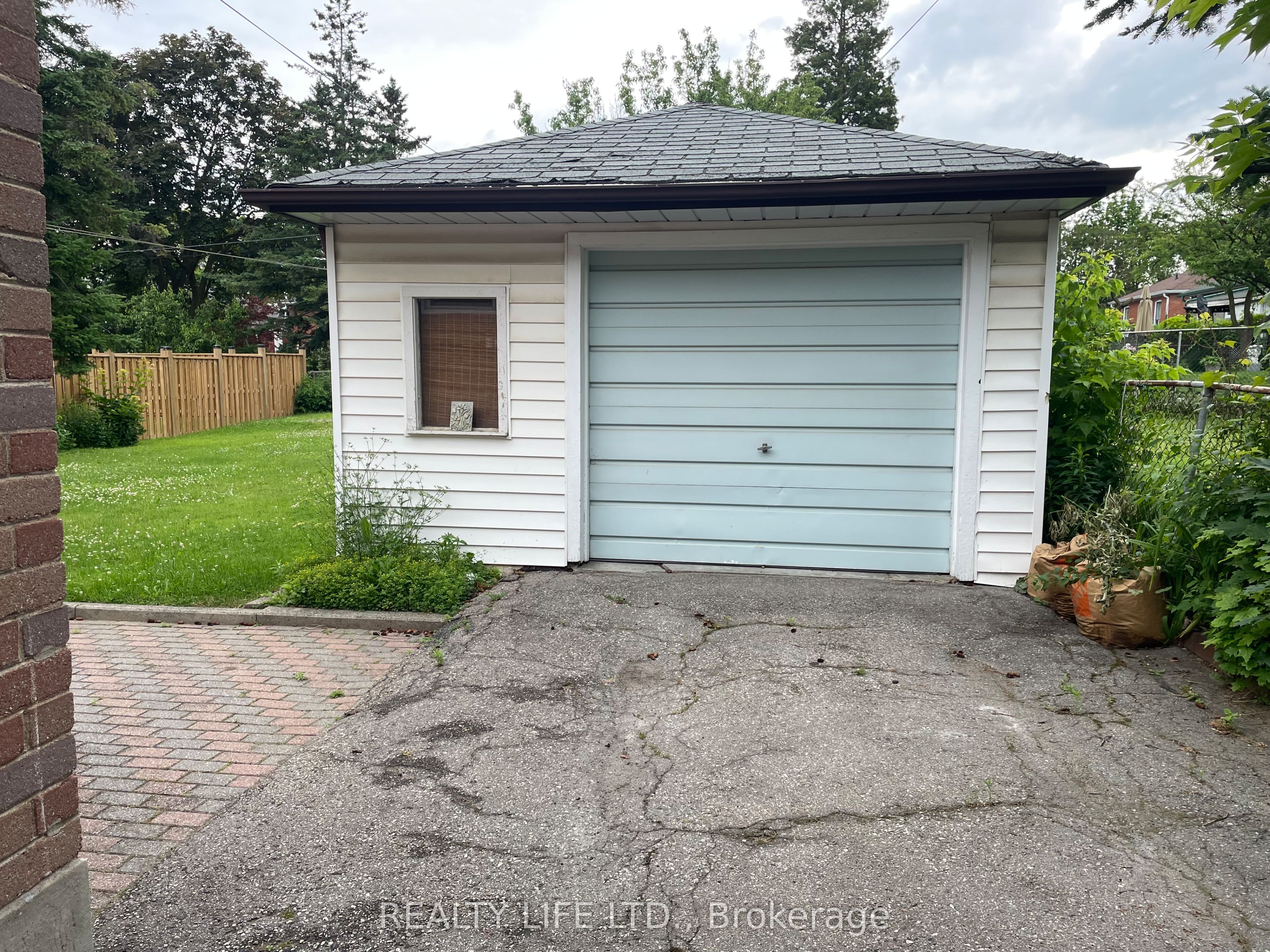 24 Battersea Crescent, Toronto, ON M6L 1G8 photo 2