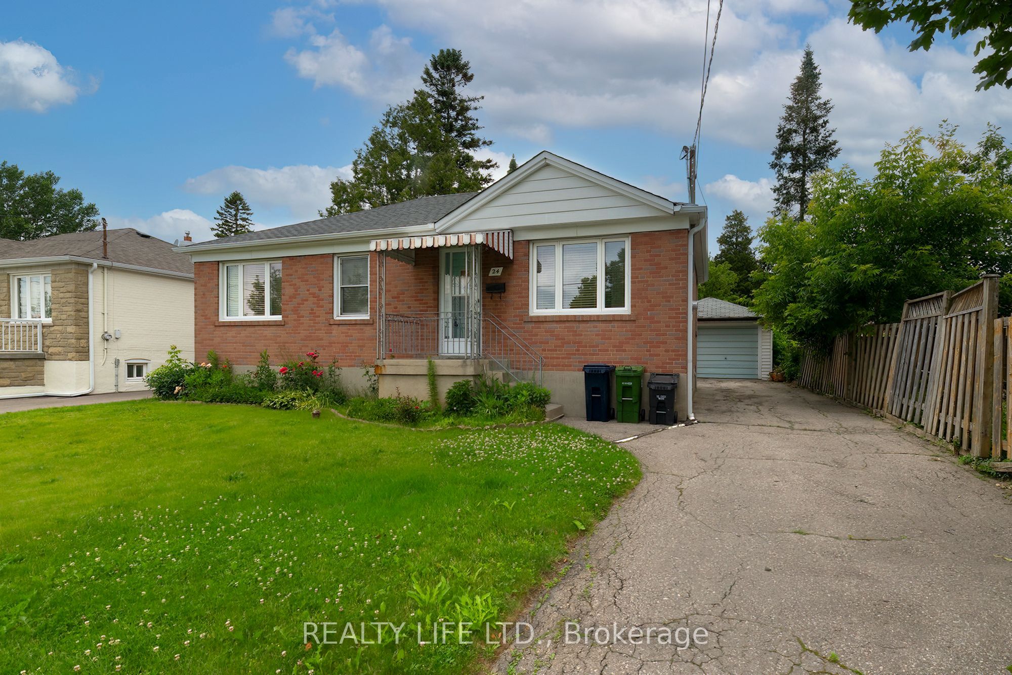 24 Battersea Crescent, Toronto, ON M6L 1G8 photo 4