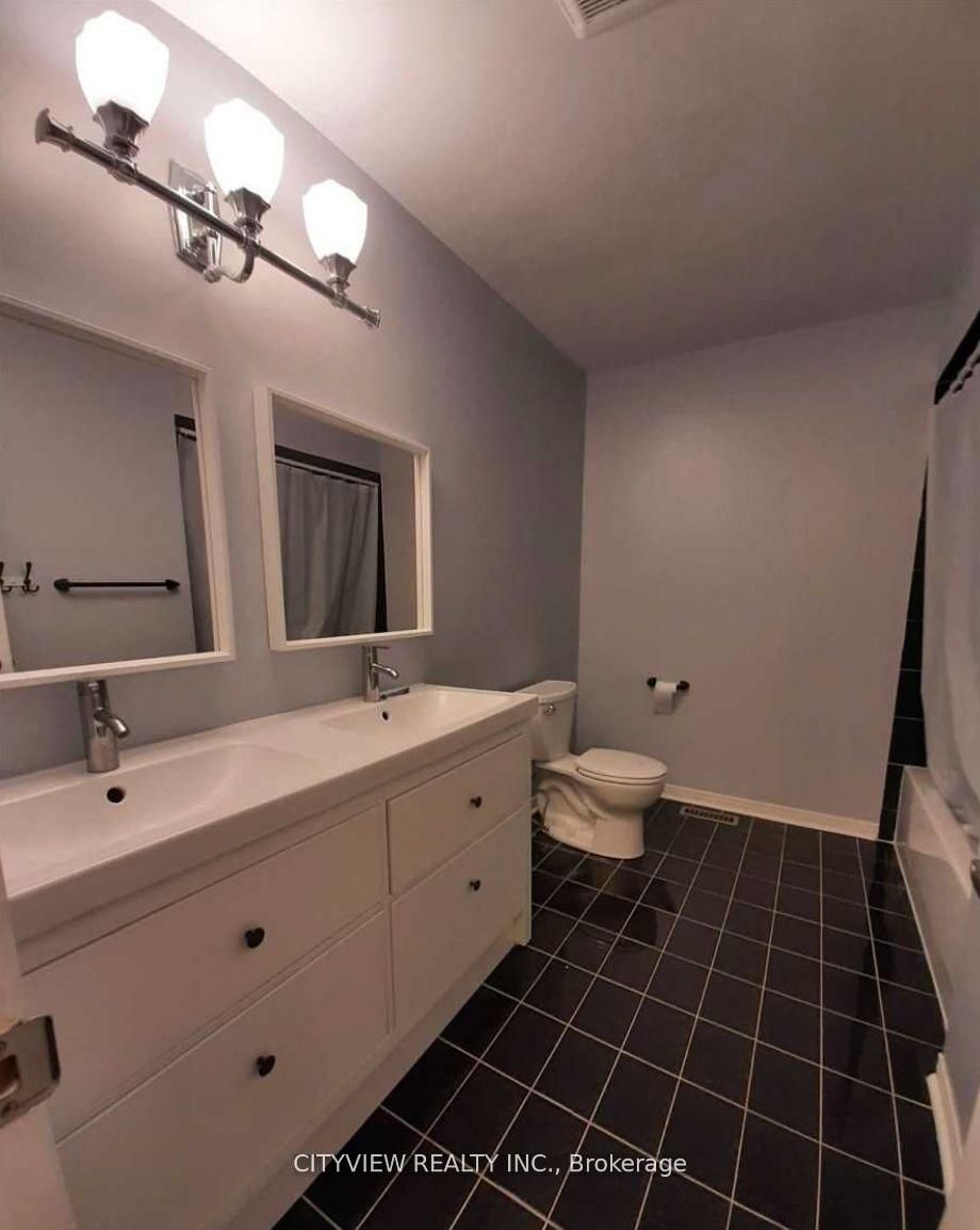 2140 Oakpoint Road, Oakville, ON L6M 3N2 photo 2