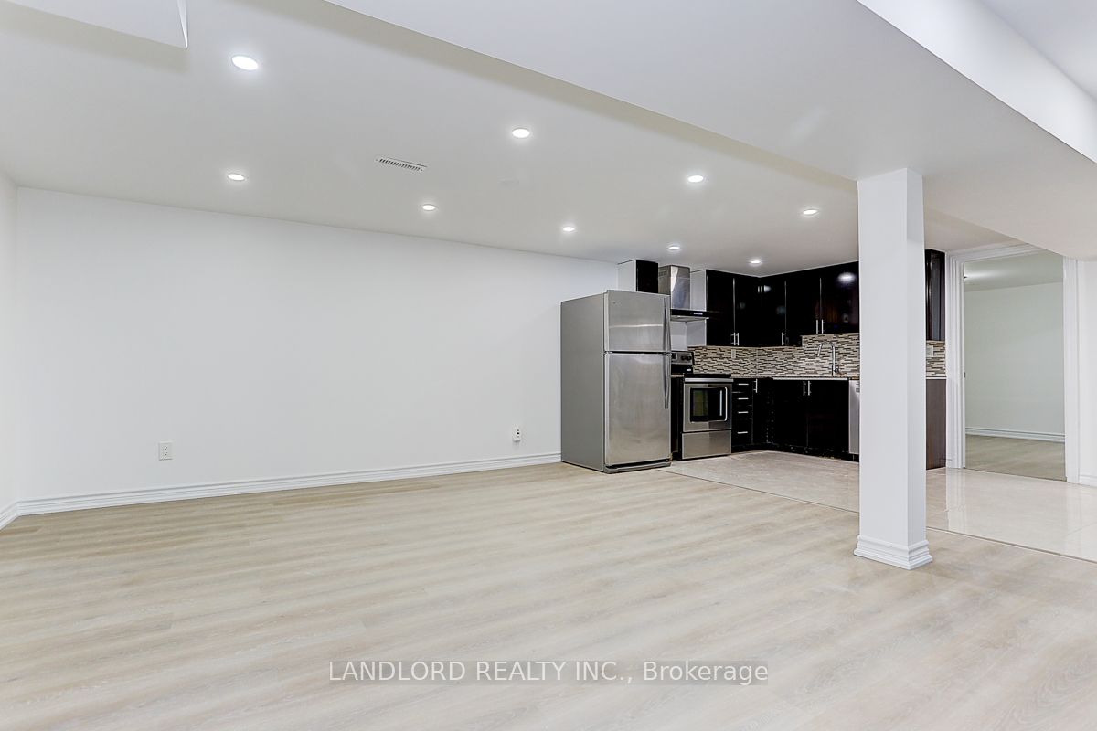 3271 Chokecherry Crescent Lower, Mississauga, ON L5L 1B1 photo 2