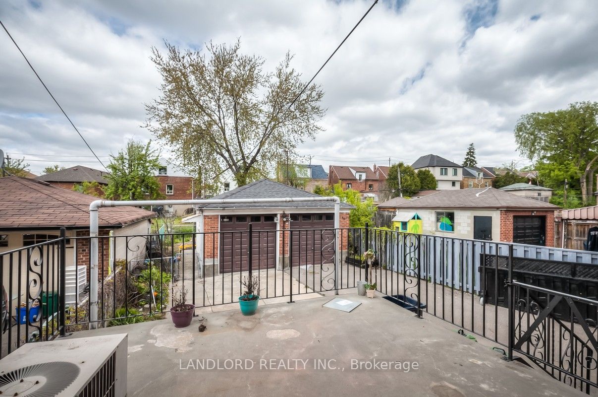 36 Yore Road Main, Toronto, ON M6M 1W5 photo 4