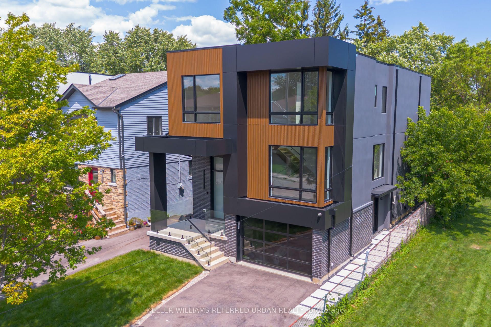 33 Twelfth Street, Toronto, ON M8V 3G8 photo 2