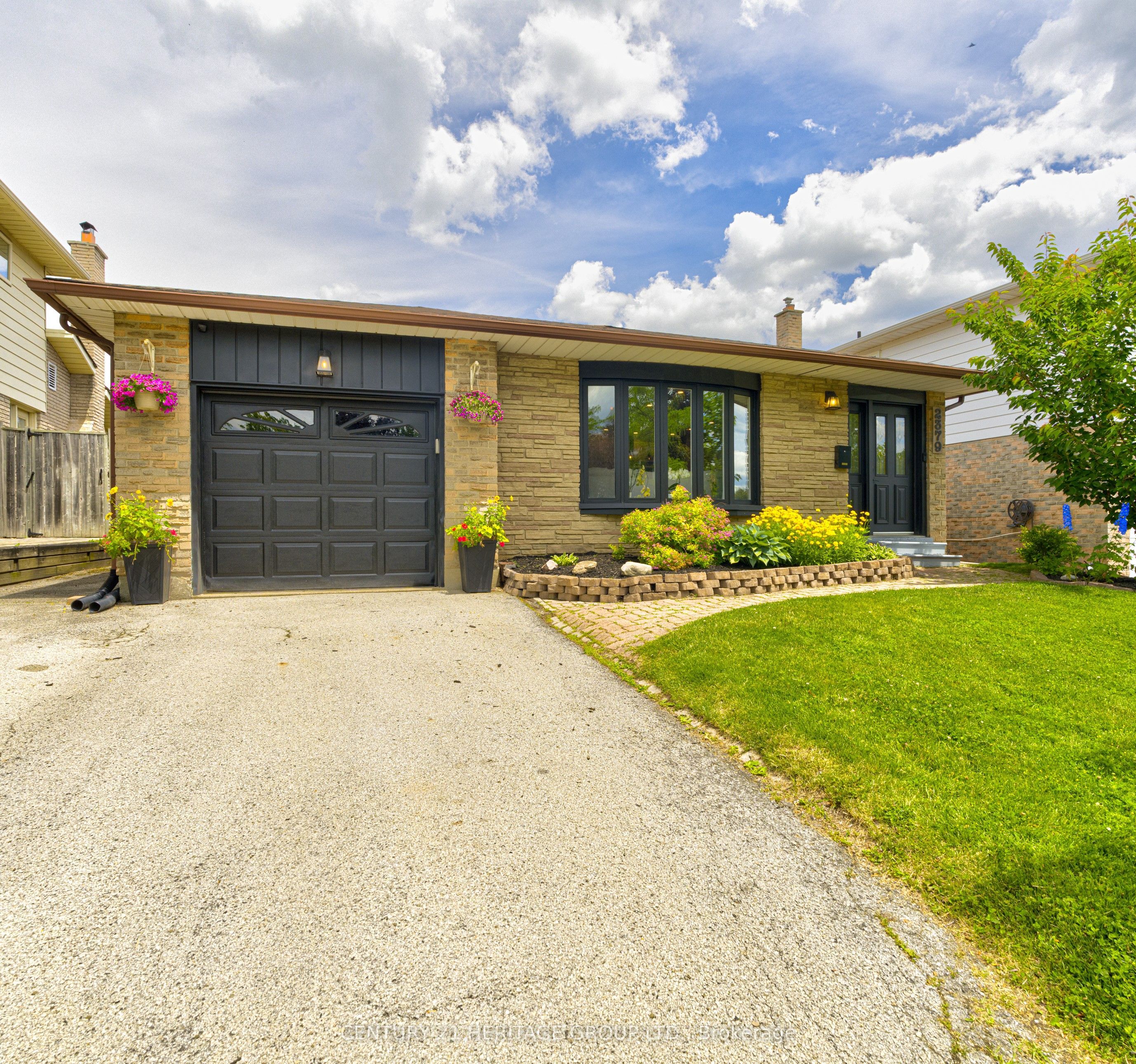 2379 Duncaster Drive, Burlington, ON L7P 3V9 photo 2