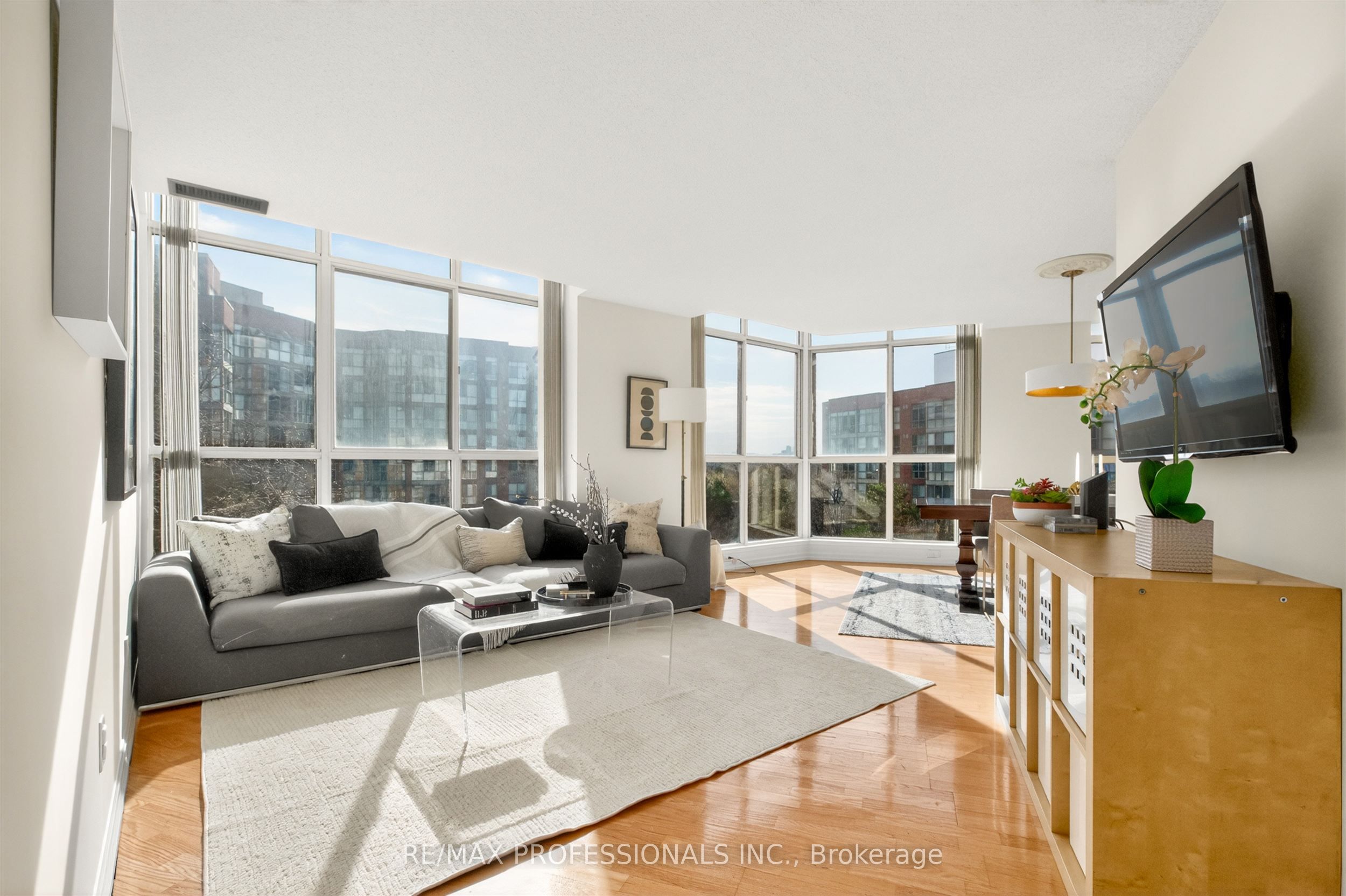 20 Southport Street 620, Toronto, ON M6S 4Y8 photo 4