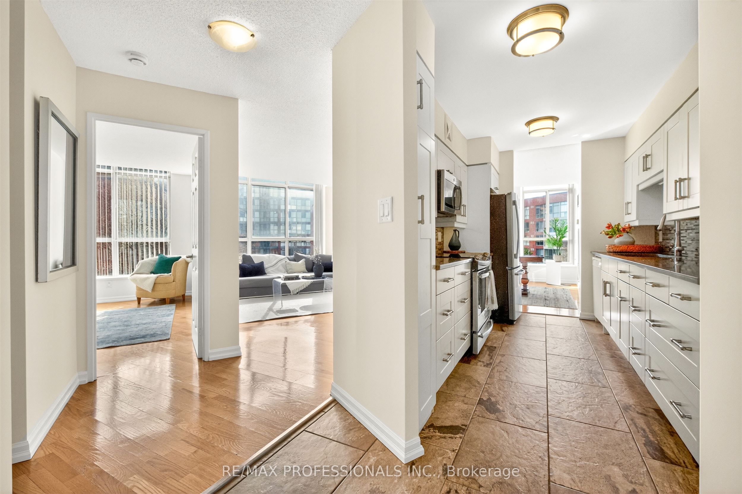 20 Southport Street 620, Toronto, ON M6S 4Y8 photo 5