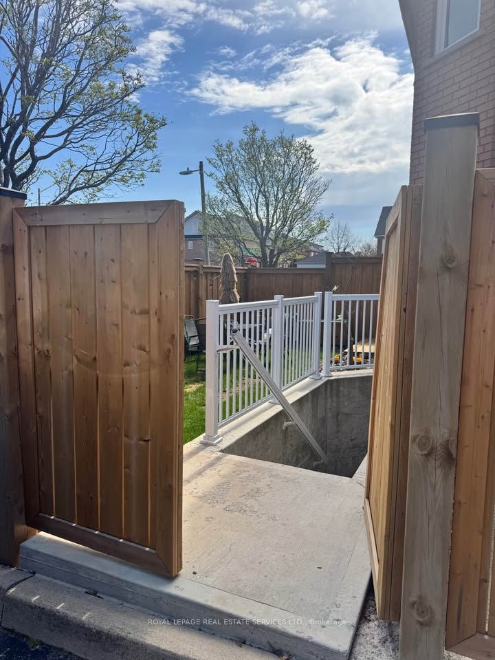 171 River Glen Boulevard lower, Oakville, ON L6H 5Y6