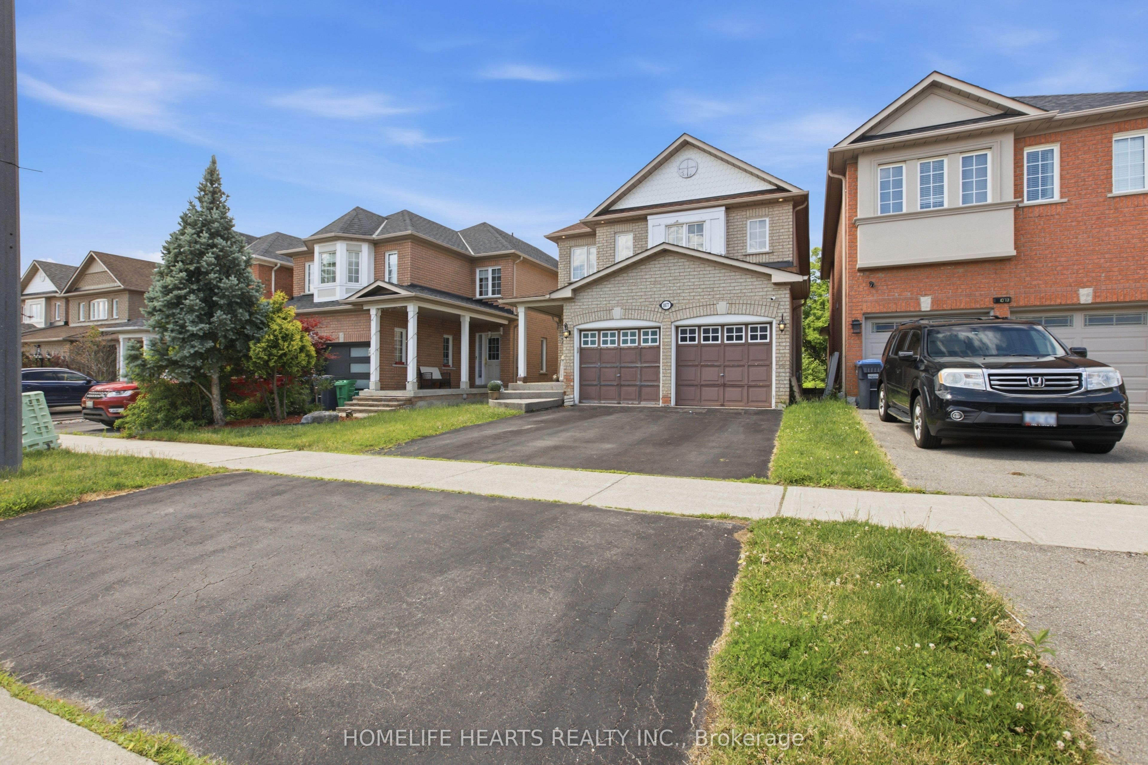 1077 Knotty Pine Grove, Mississauga, ON L5W 1J6 photo 2