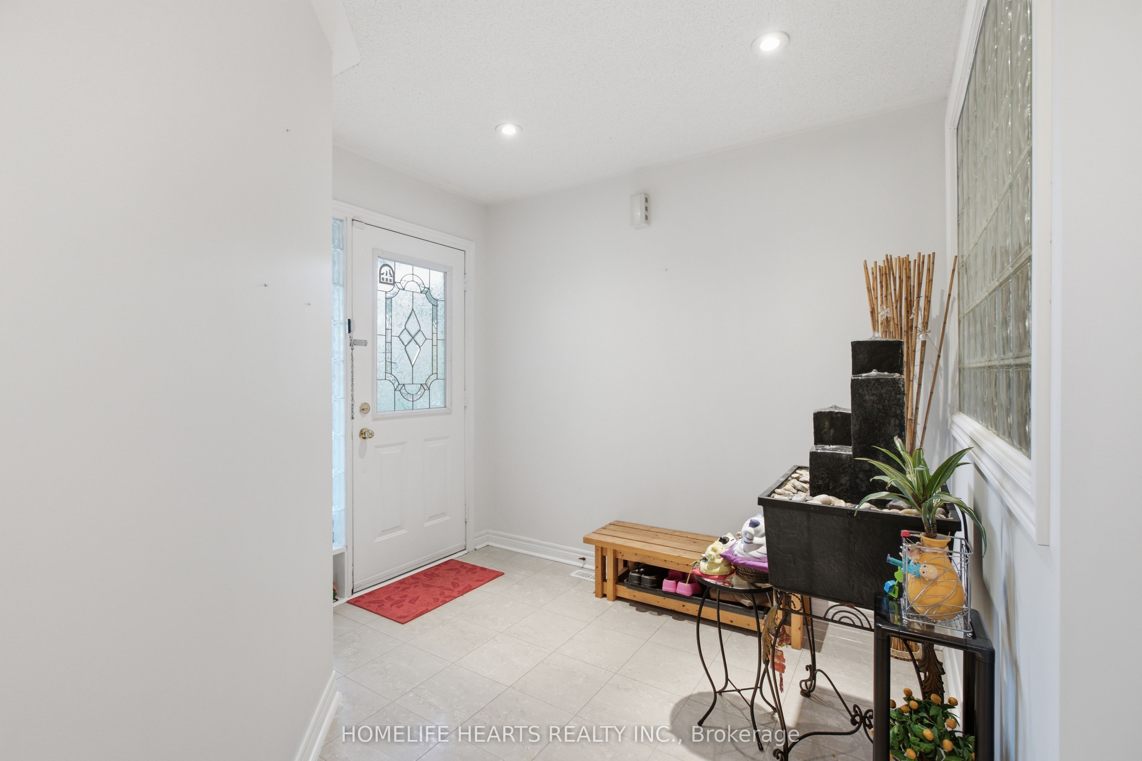 1077 Knotty Pine Grove, Mississauga, ON L5W 1J6 photo 4