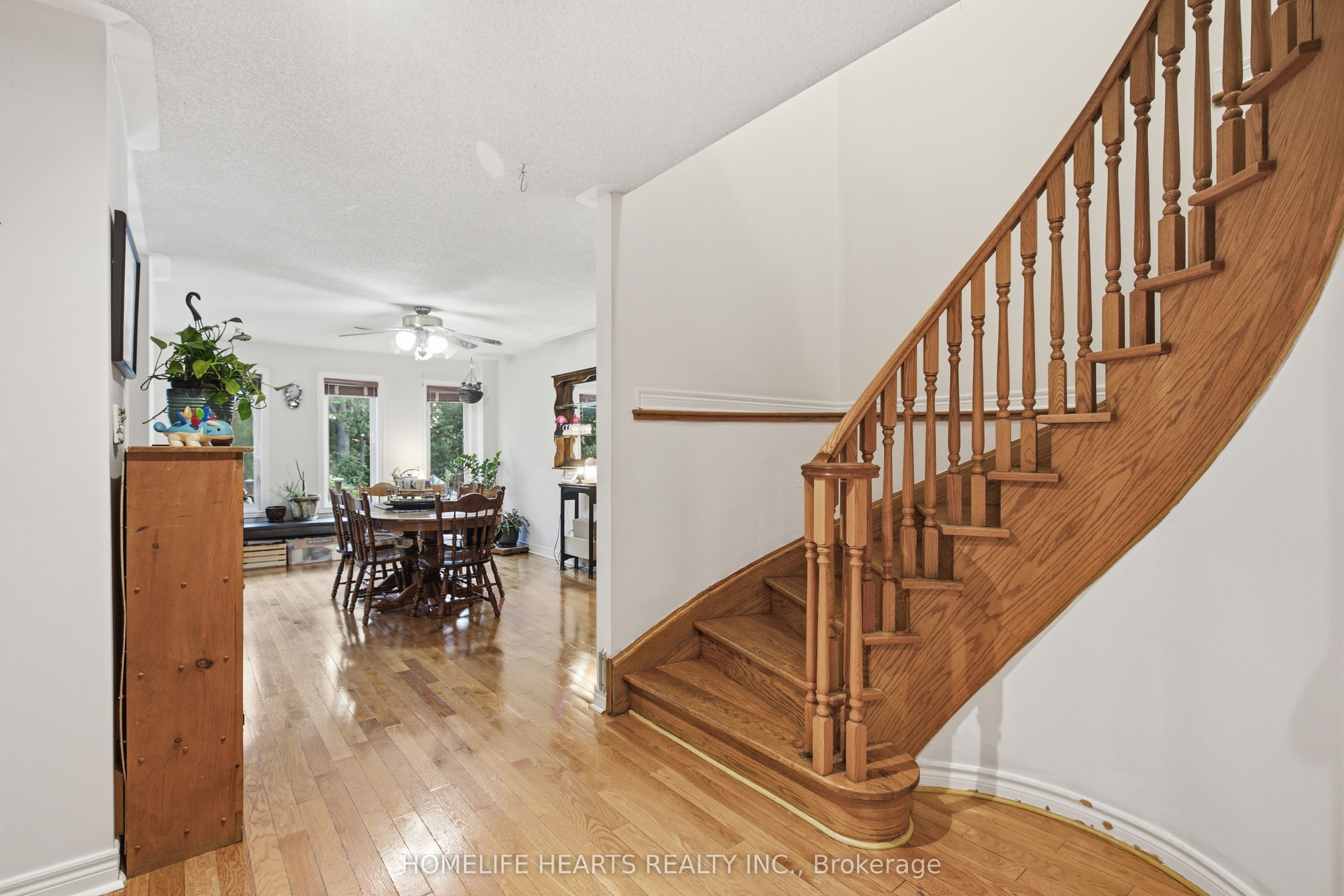1077 Knotty Pine Grove, Mississauga, ON L5W 1J6 photo 5