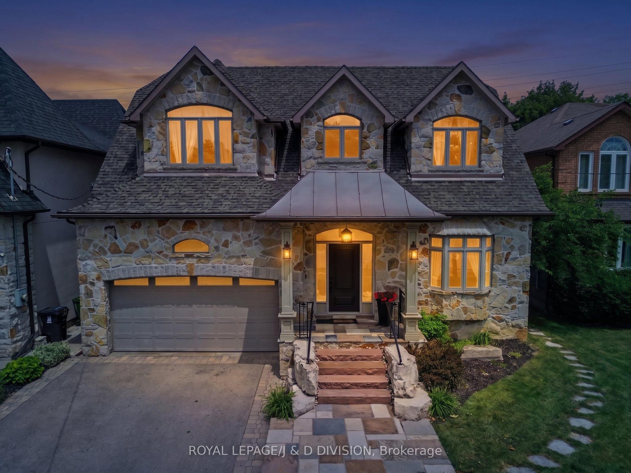 17 Agar Crescent, Toronto, ON M9B 5A4 photo 2