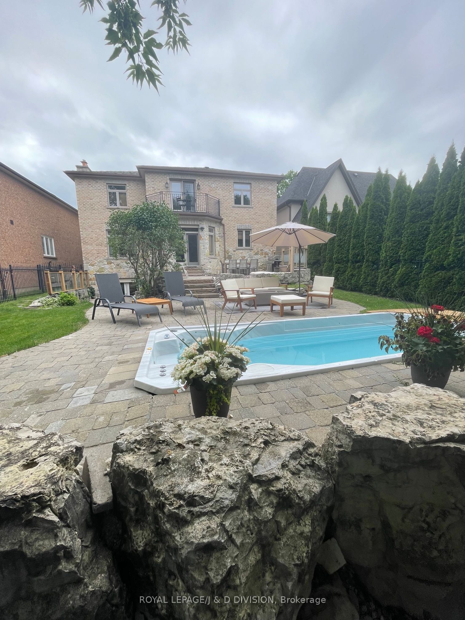 17 Agar Crescent, Toronto, ON M9B 5A4 photo 5
