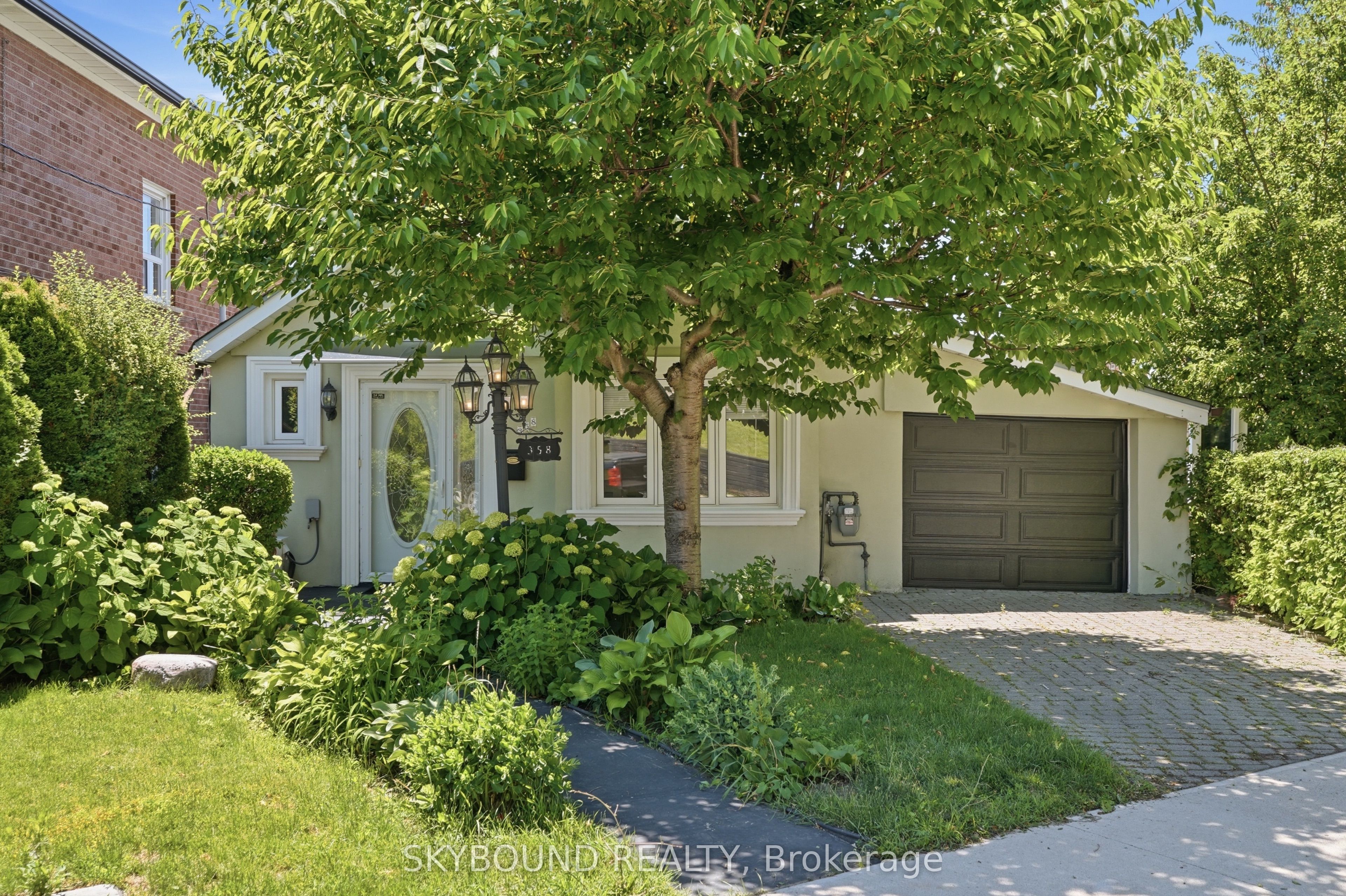 358 Silverthorn Avenue, Toronto, ON M6M 3G8 photo 2