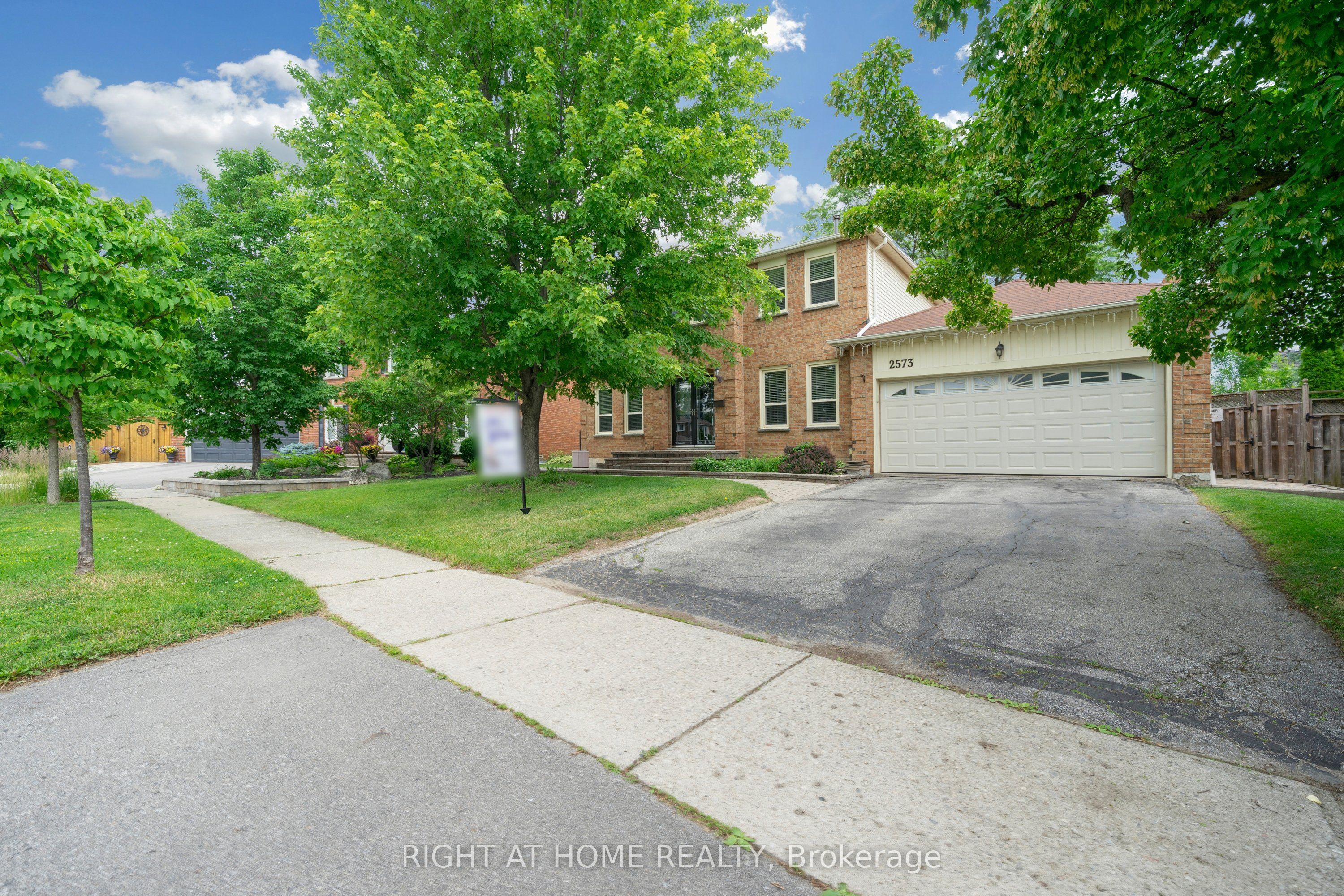 2573 Oshkin Court, Mississauga, ON L5N 3Z3 photo 2