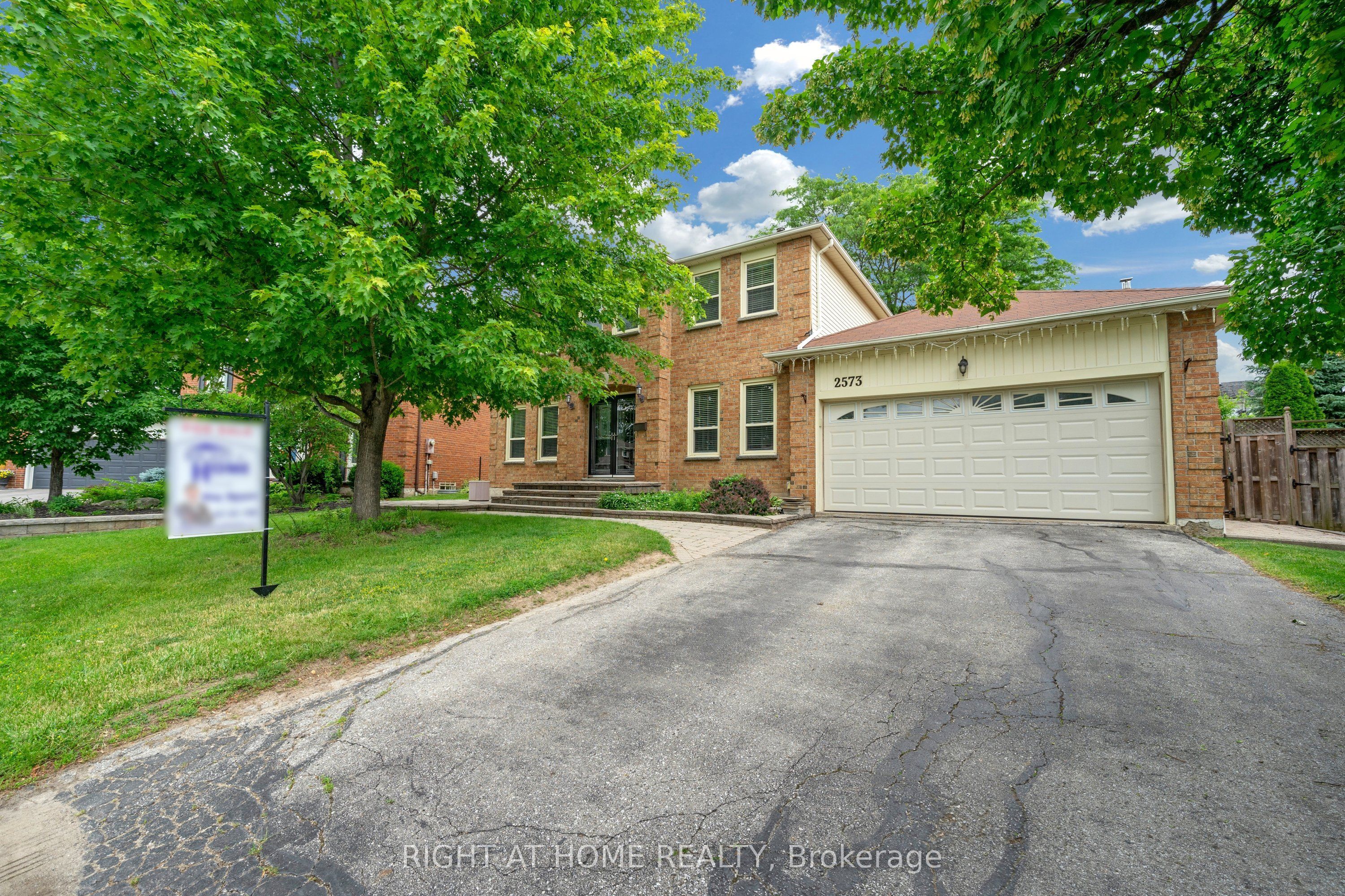 2573 Oshkin Court, Mississauga, ON L5N 3Z3 photo 3