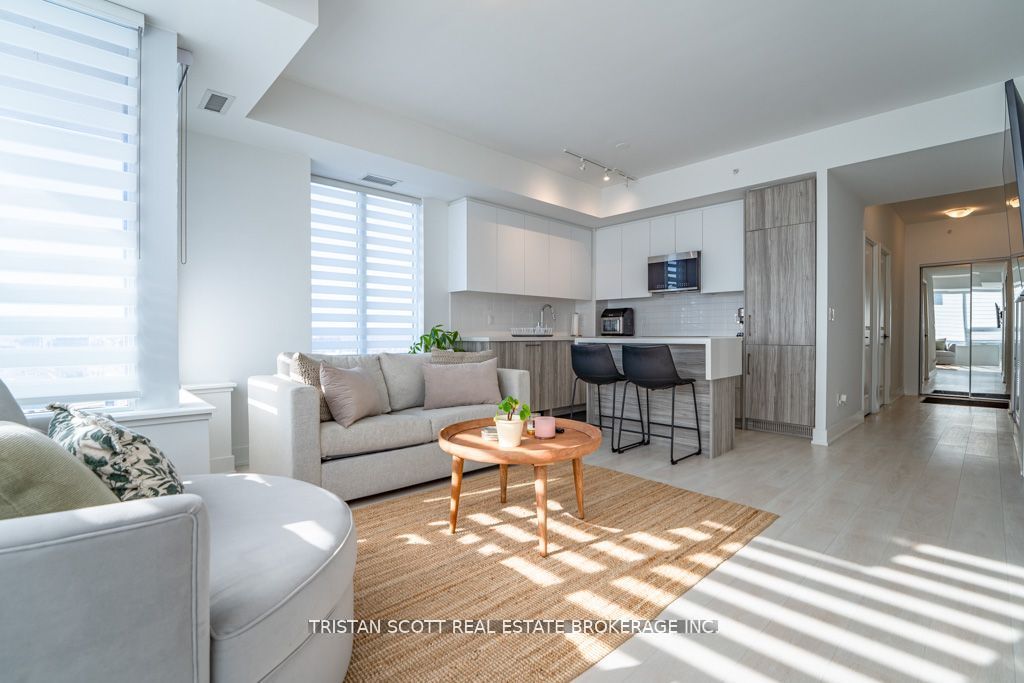 2489 Taunton Road 913, Oakville, ON L6H 3R9
