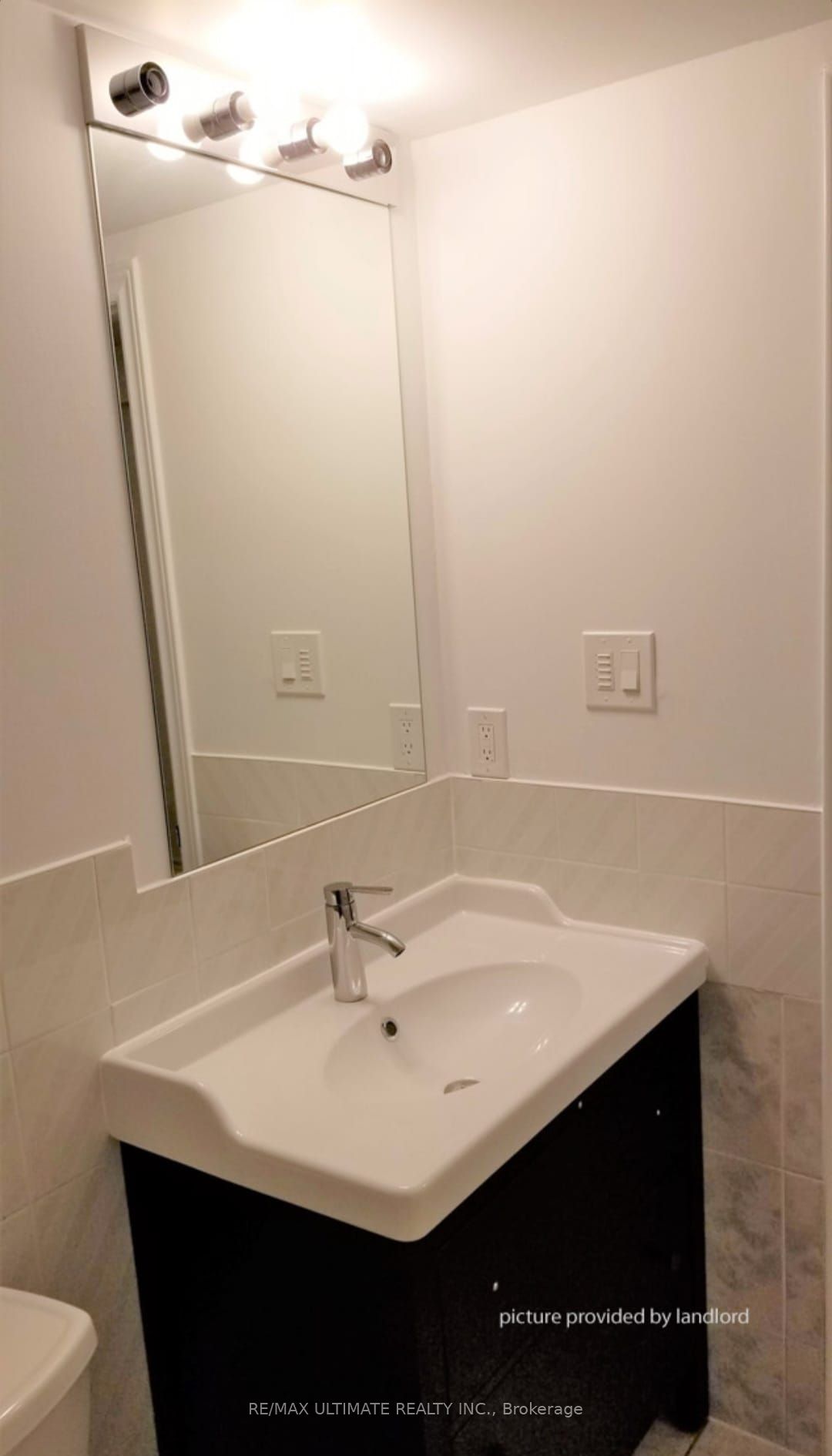 3208 Dundas Street W Lower, Toronto, ON M6P 2A3 photo 5