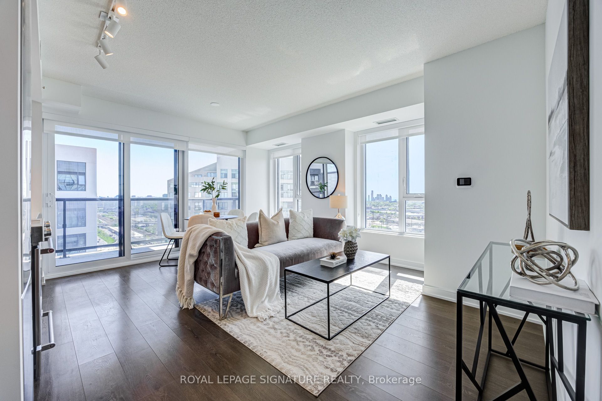 30 Samuel Wood Way 2008, Toronto, ON M9B 0C9