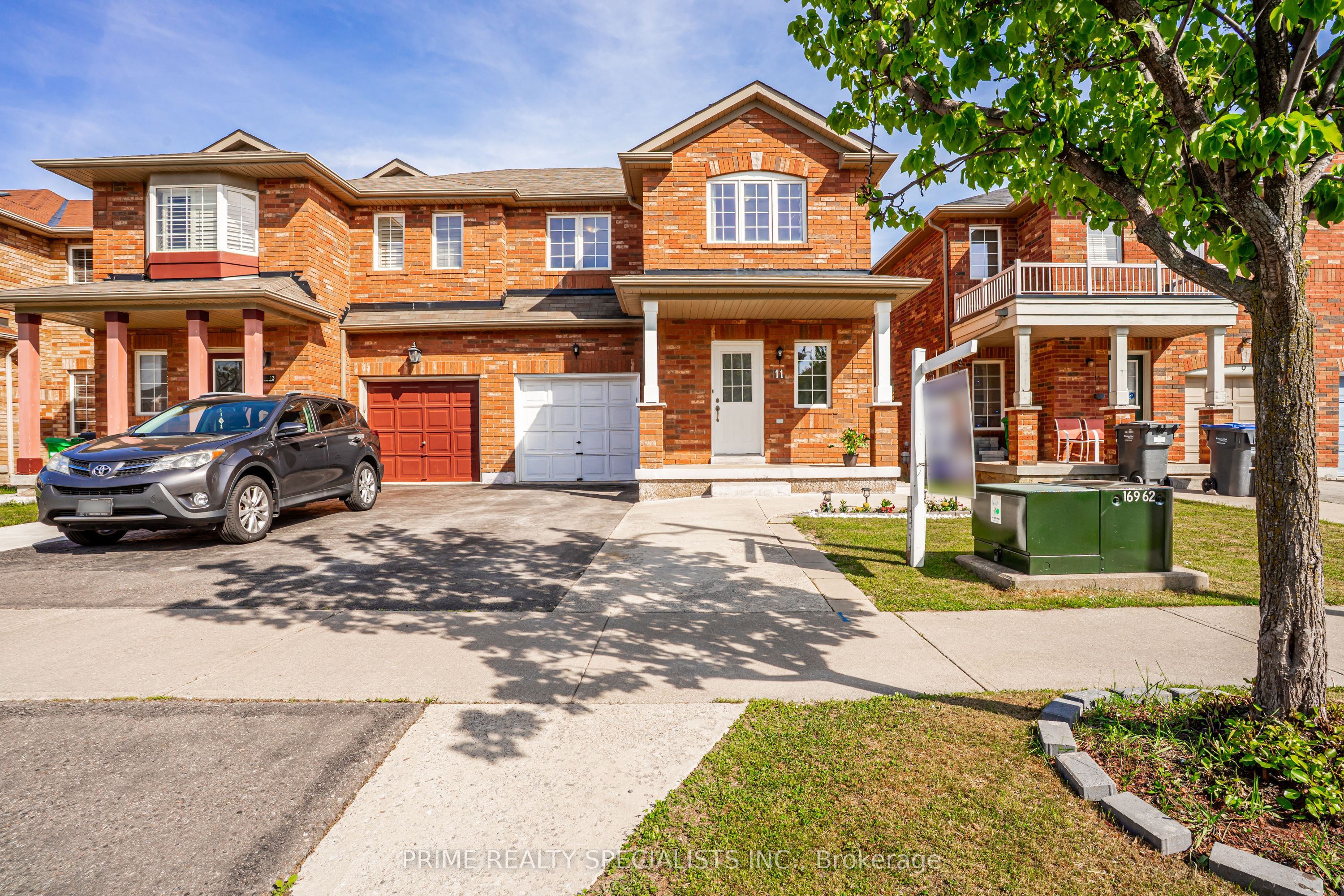 11 Commodore Drive, Brampton, ON L6X 0S5 photo 2