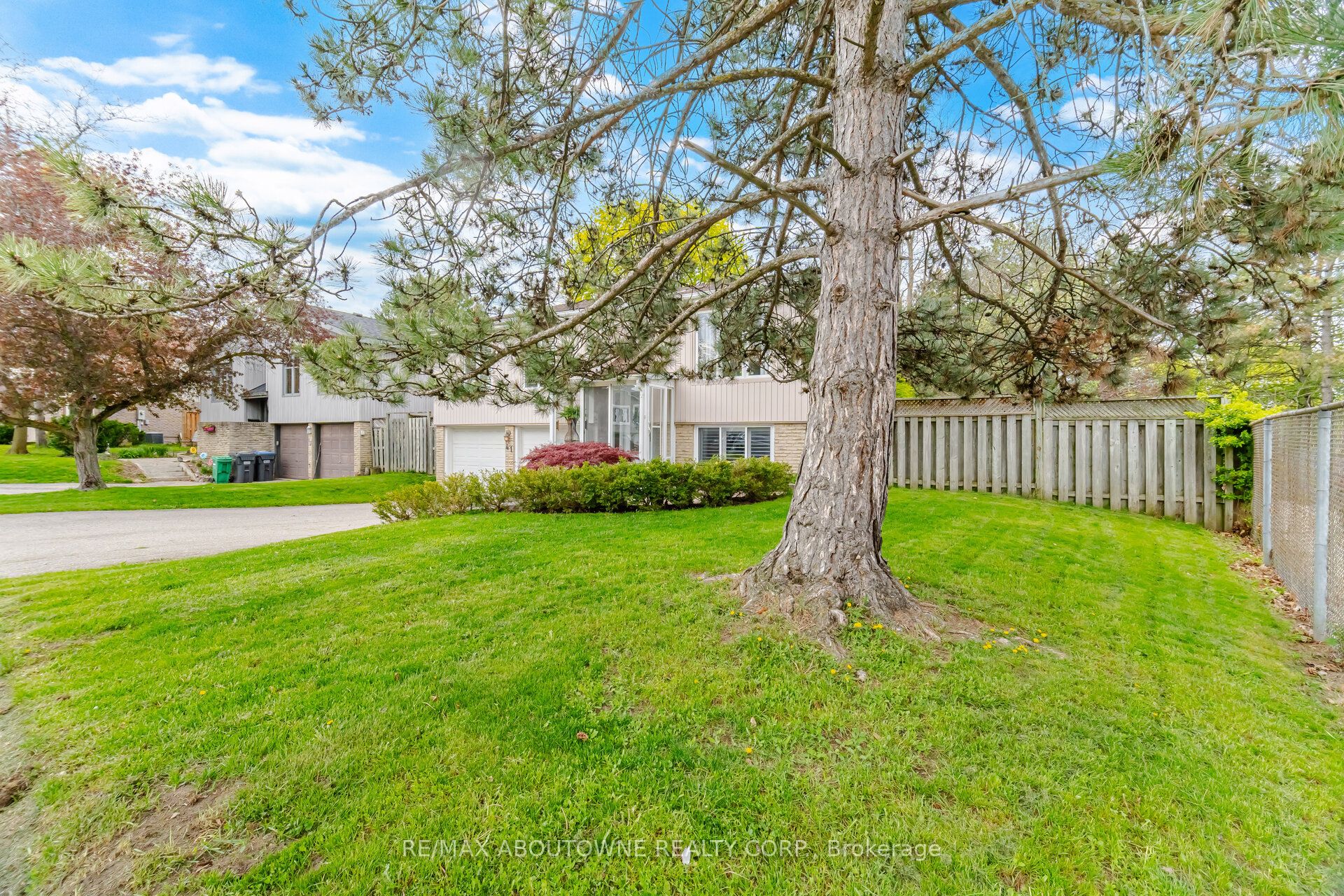 41 Plainsman Road, Mississauga, ON L5N 1C4 photo 3