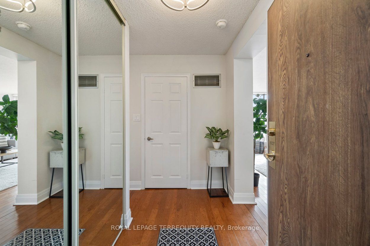 4235 Sherwoodtowne Boulevard 1607, Mississauga, ON L4Z 1W3 photo 4