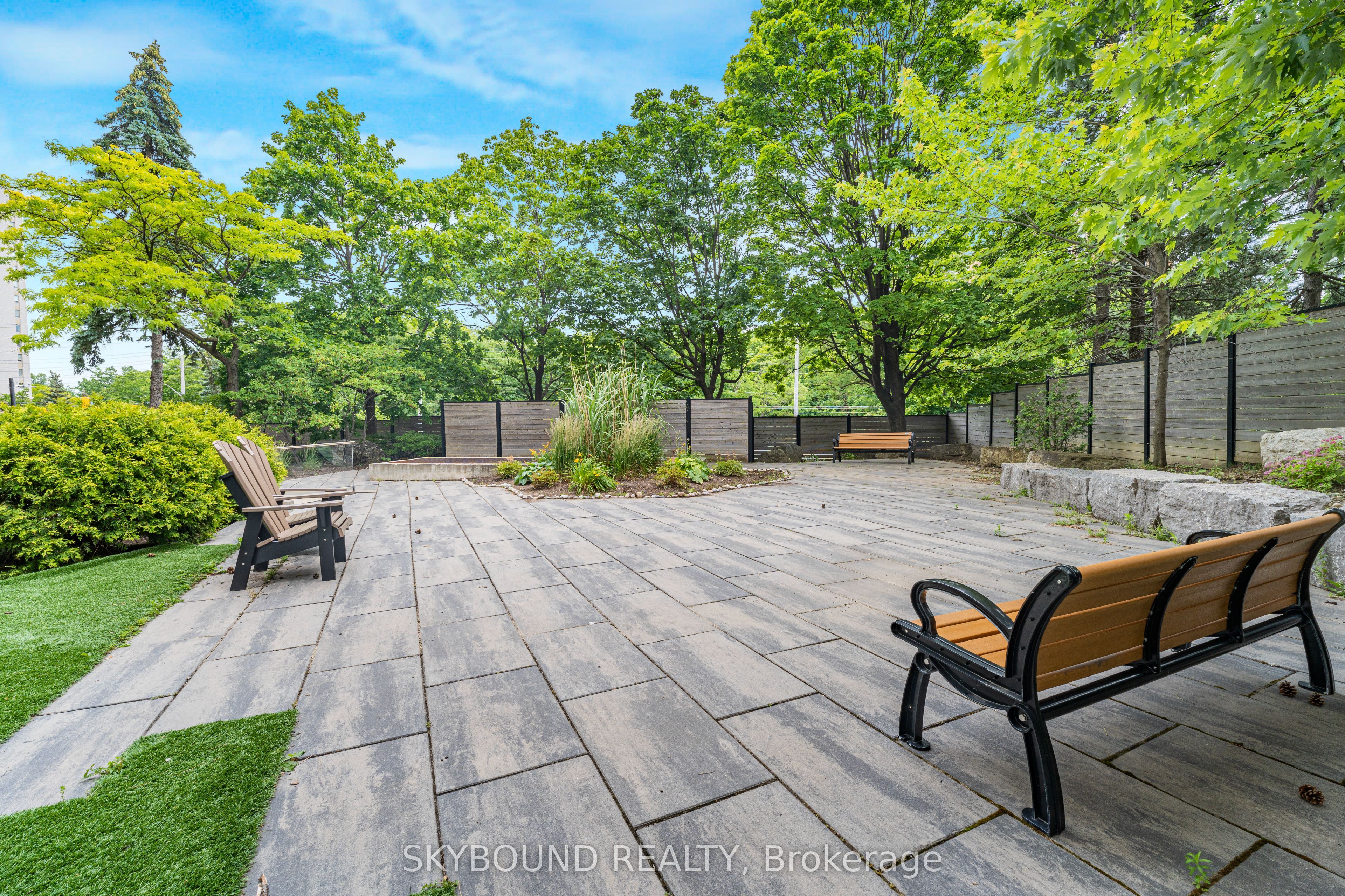 200 Robert Speck Parkway 108, Mississauga, ON L4Z 1S3