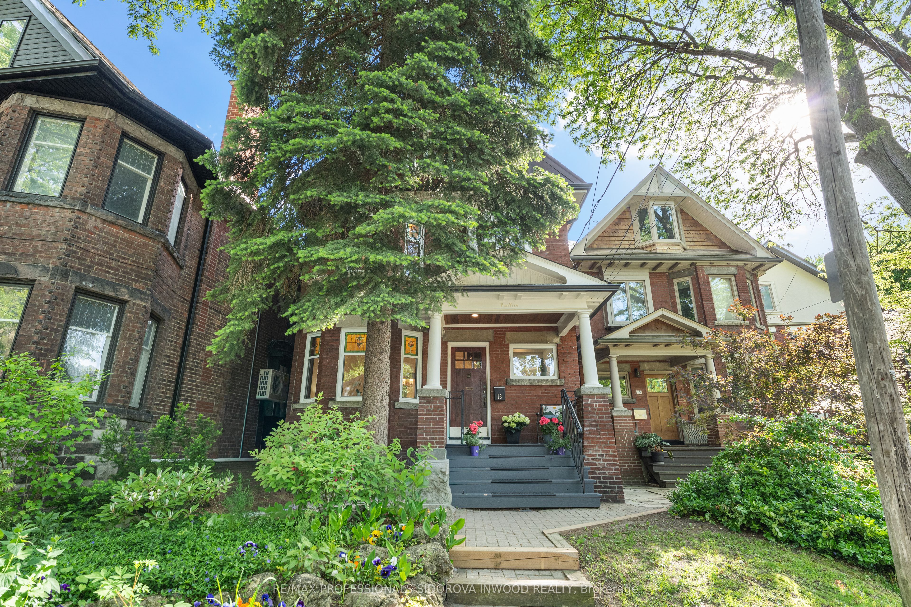 13 Evelyn Crescent, Toronto, ON M6P 3C8 photo 2