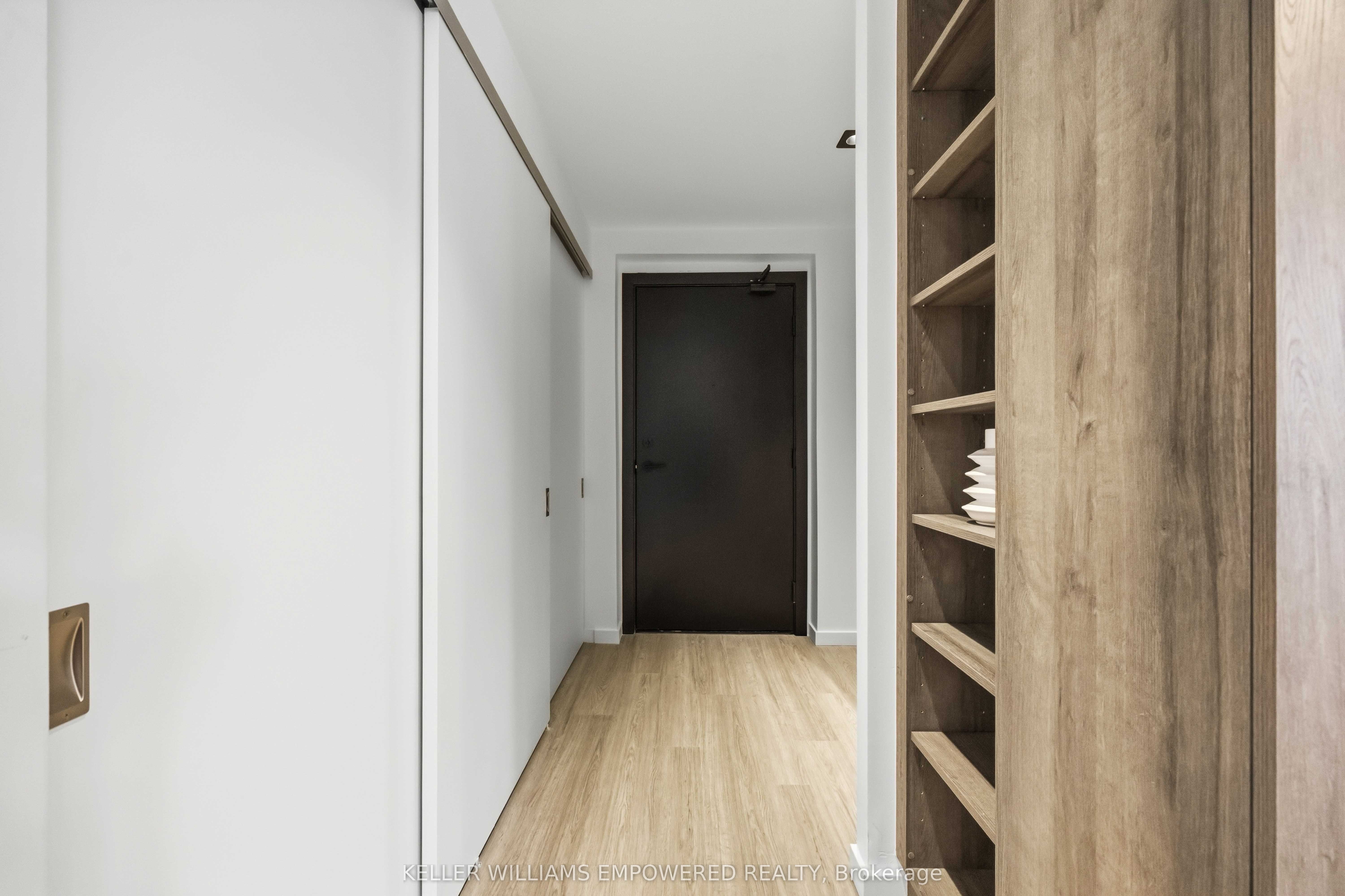 689 The Queensway Street 231, Toronto, ON M8Y 1L1 photo 3
