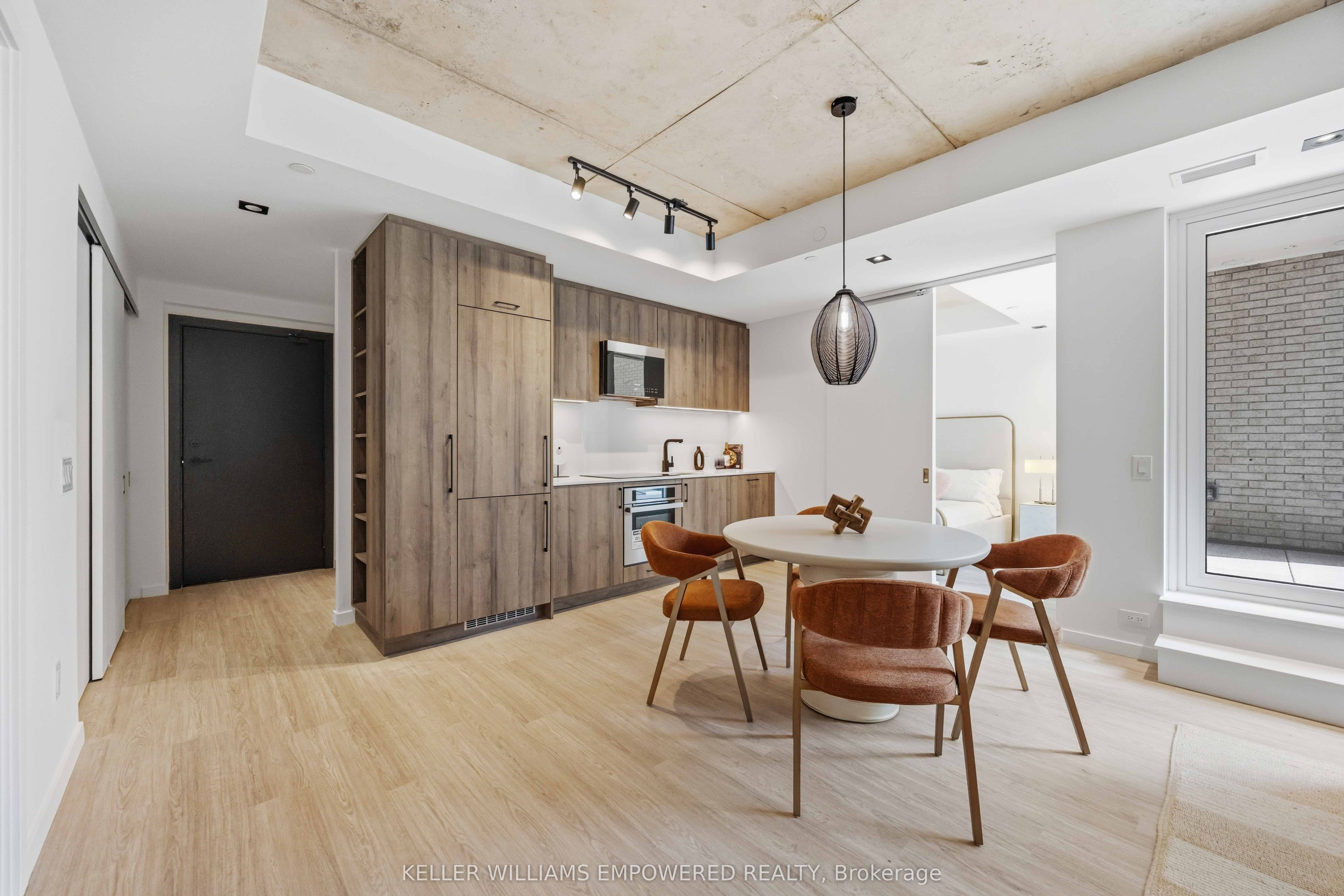 689 The Queensway Street 231, Toronto, ON M8Y 1L1 photo 5