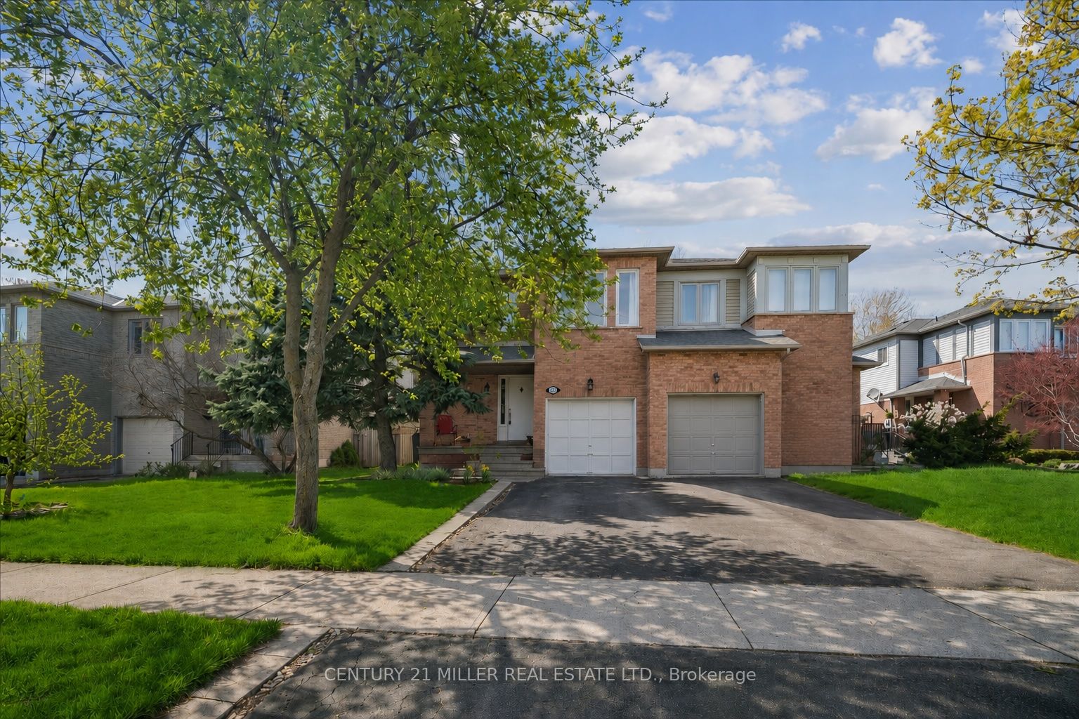 421 Levanna Lane, Oakville, ON L6H 6B8 photo 2