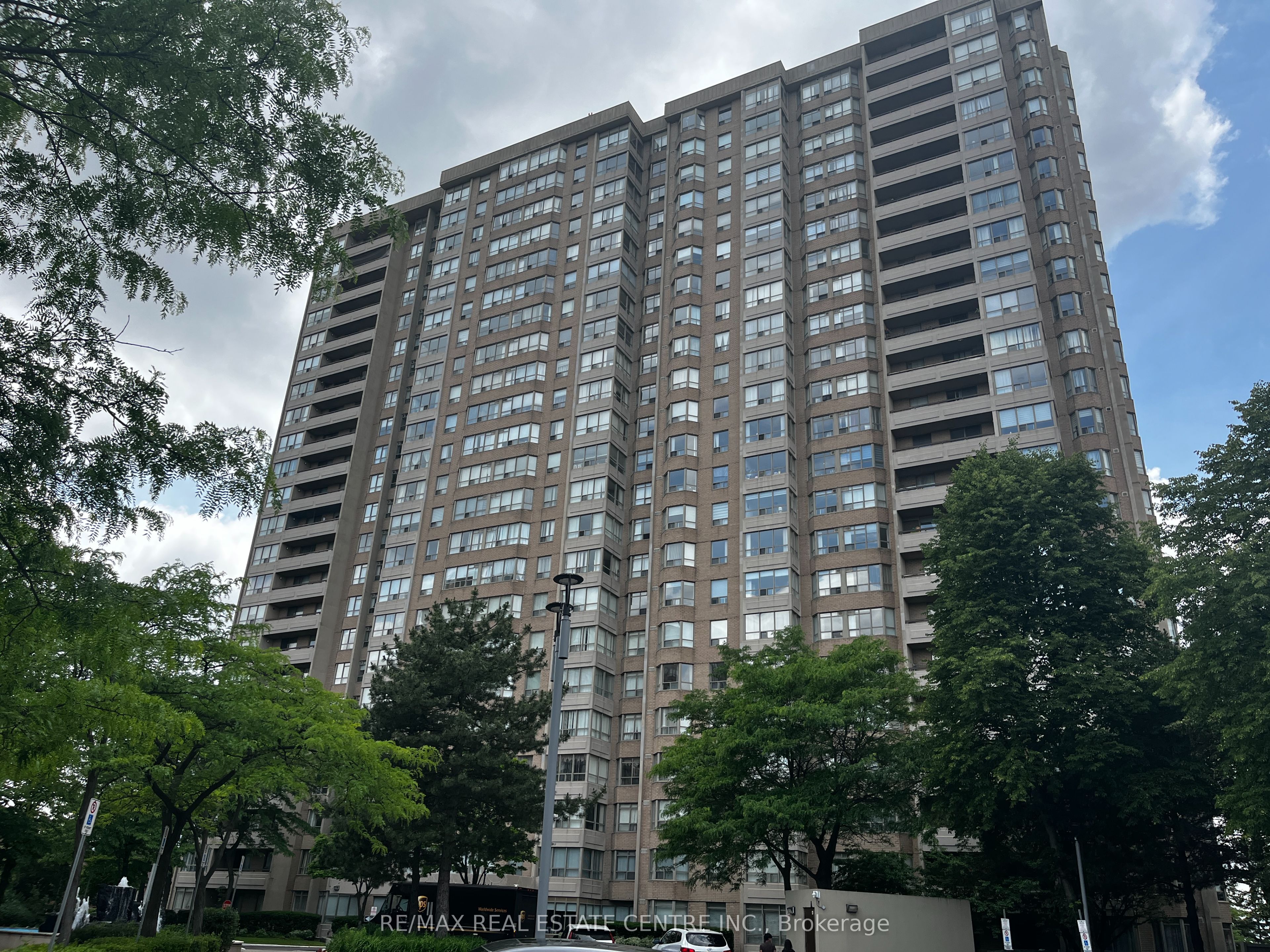 30 Malta Avenue E 802, Brampton, ON L6Y 4S5 photo 2