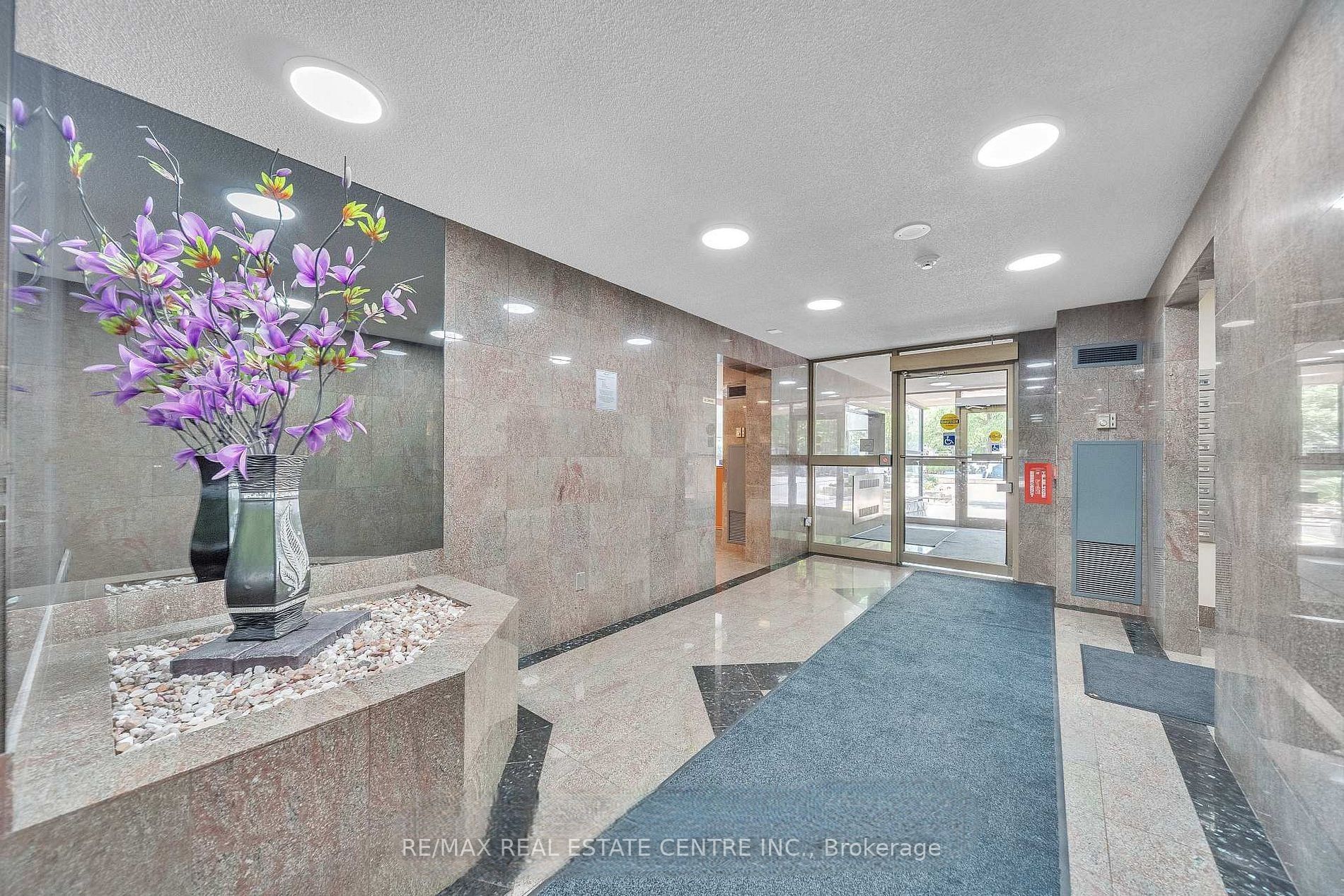 30 Malta Avenue E 802, Brampton, ON L6Y 4S5 photo 5