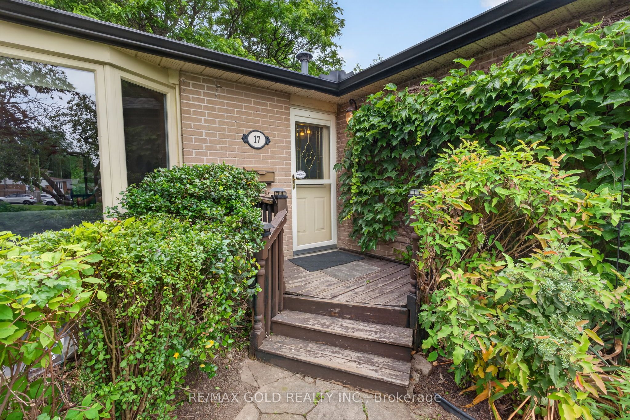 17 Duke Road, Brampton, ON L6T 3J9 photo 4