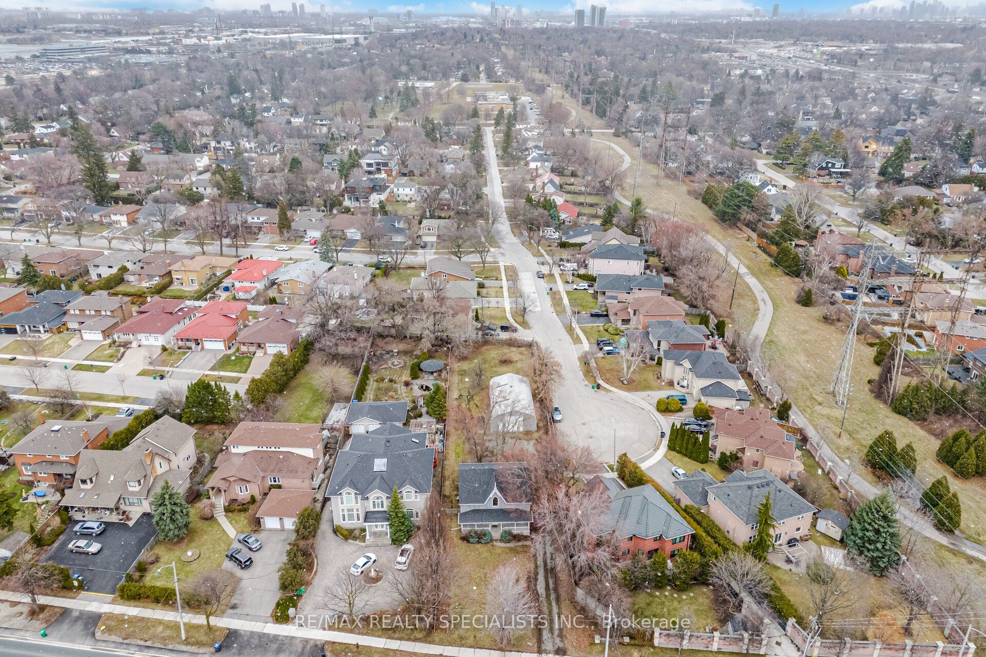 2131 Cawthra Road, Mississauga, ON L5A 2W6 photo 2