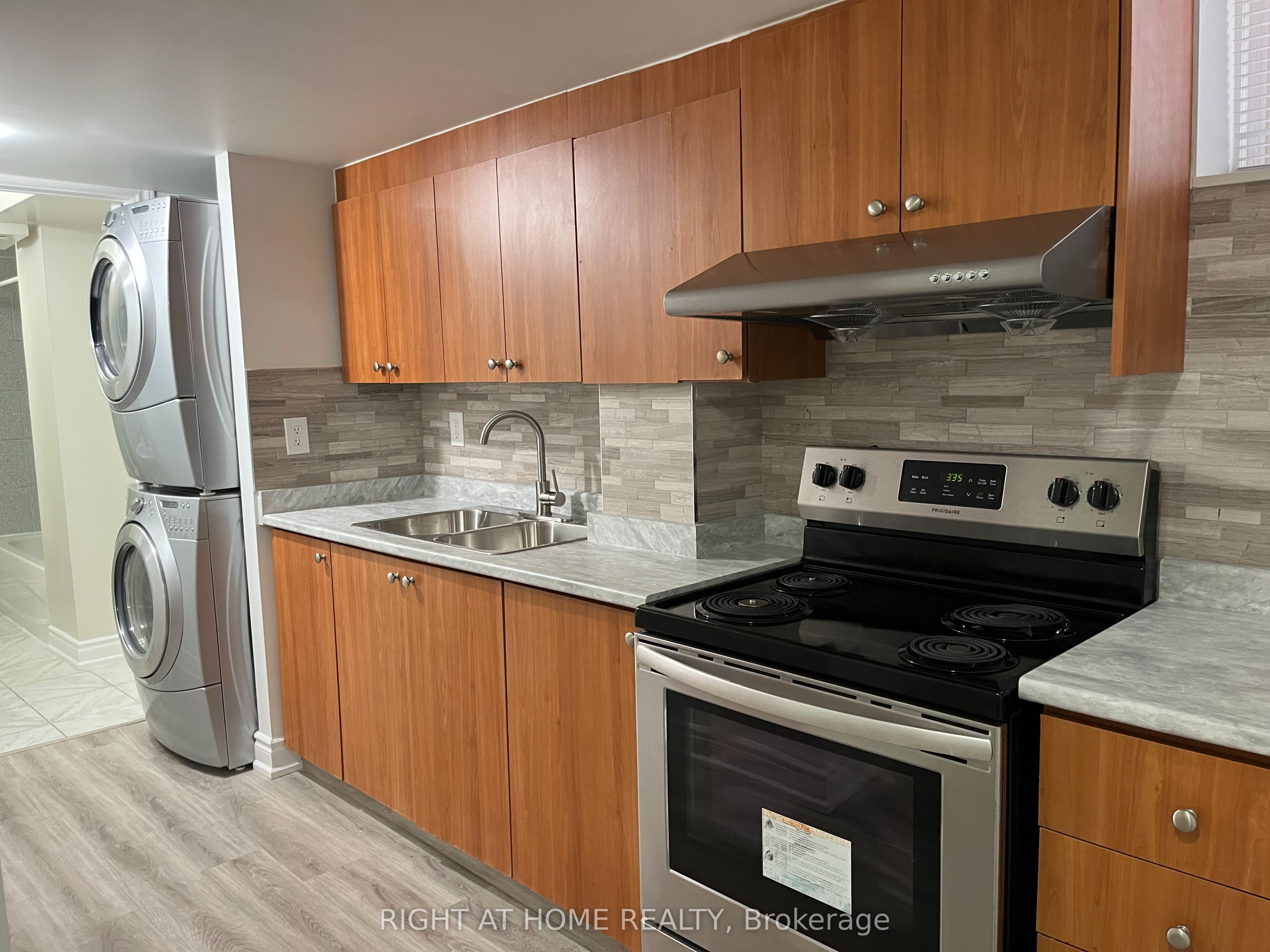 7369 St. Barbara Boulevard Basement, Mississauga, ON L5W 0C3 photo 4