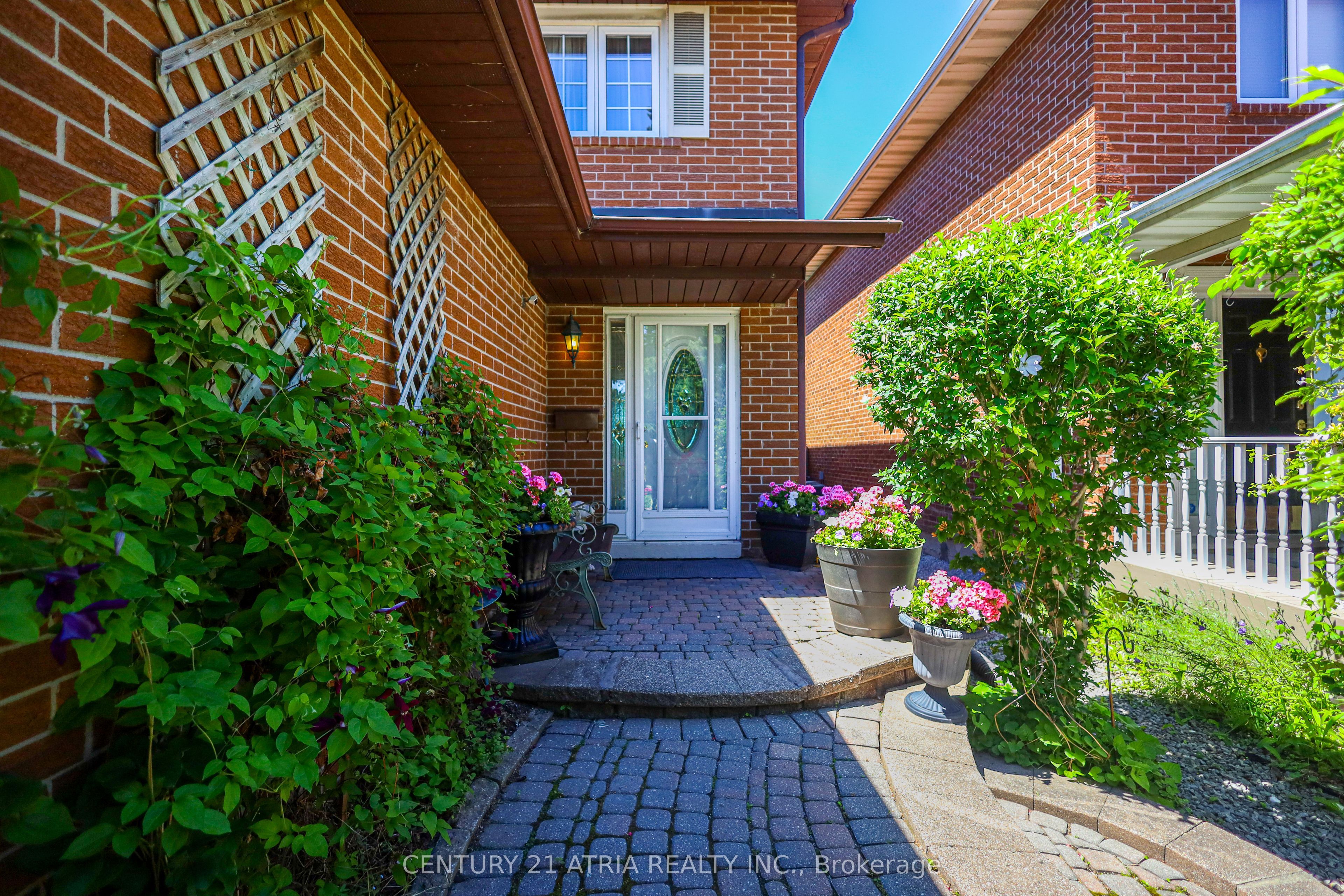 4151 Tea Garden Circle, Mississauga, ON L5B 2Y9 photo 2