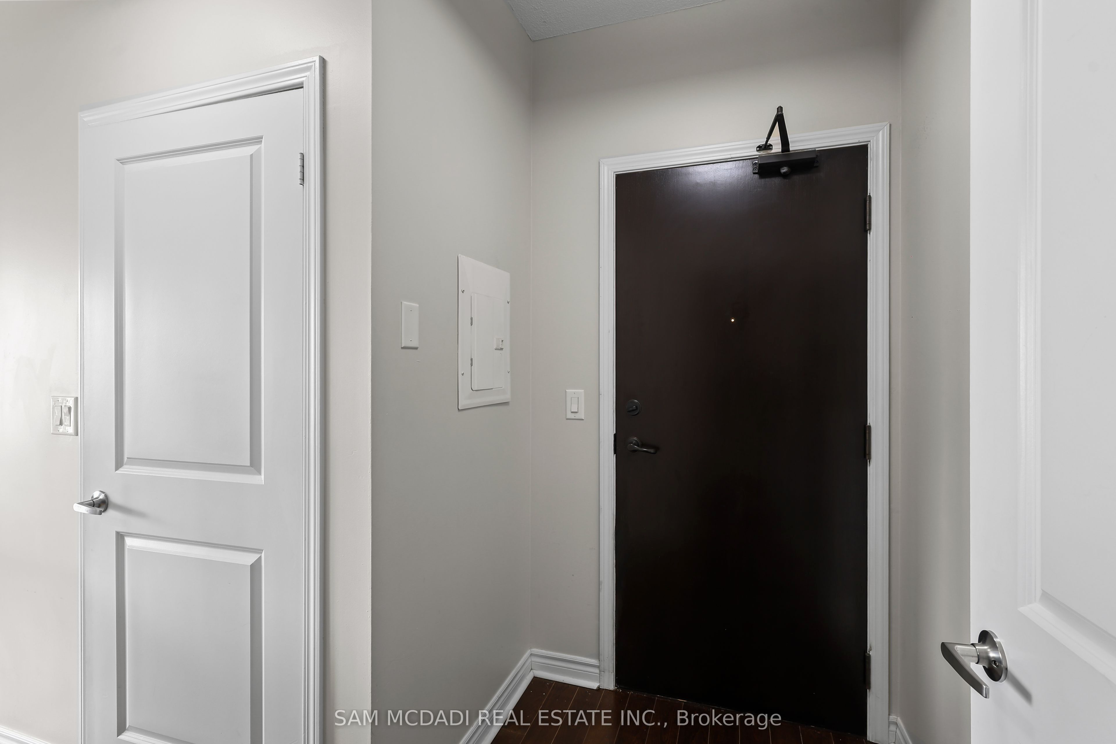 385 Prince Of Wales Drive 1611, Mississauga, ON L5B 0C6 photo 3